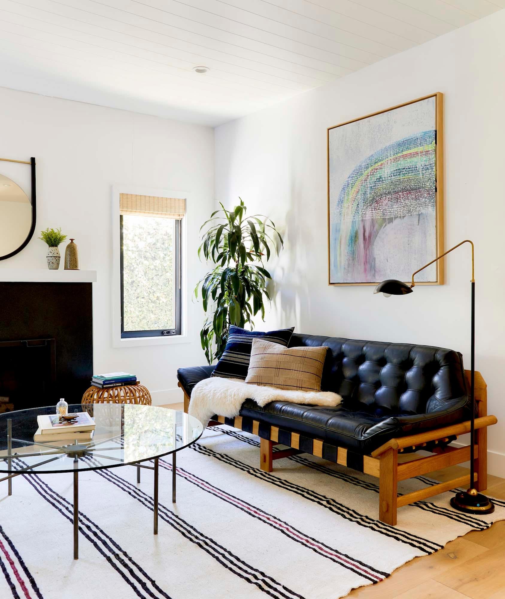 Walnut and Black Leather Ojai Sofa by Lawson-Fenning In New Condition In Los Angeles, CA