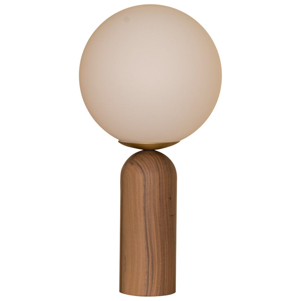 Lampe de table Atlas en noyer et laiton par A Simon & Marcel
