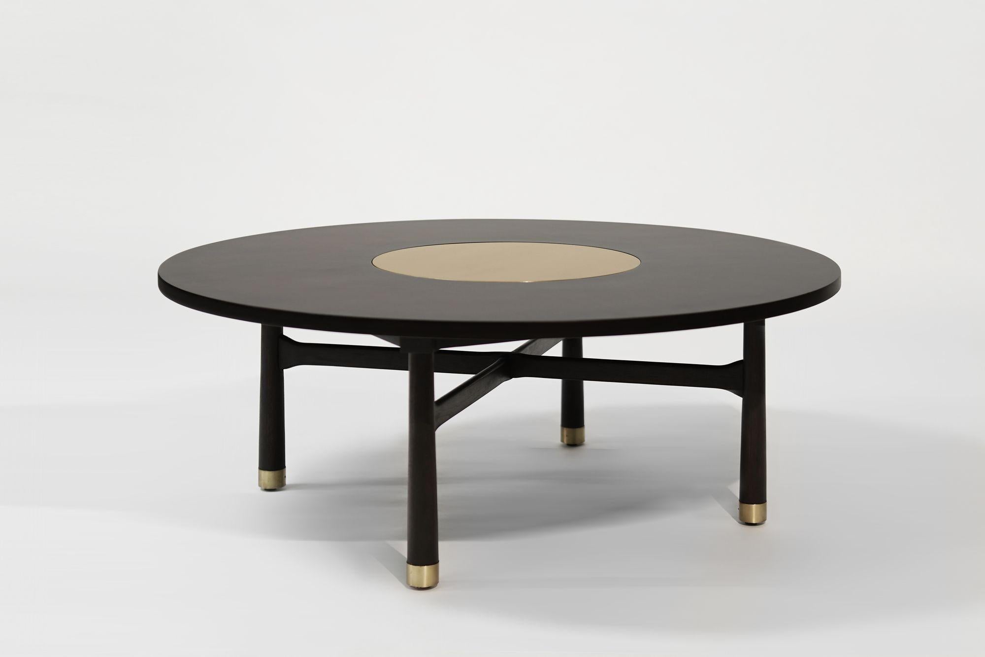 Américain Table basse en noyer et laiton par Harvey Probber, C. 1950s en vente