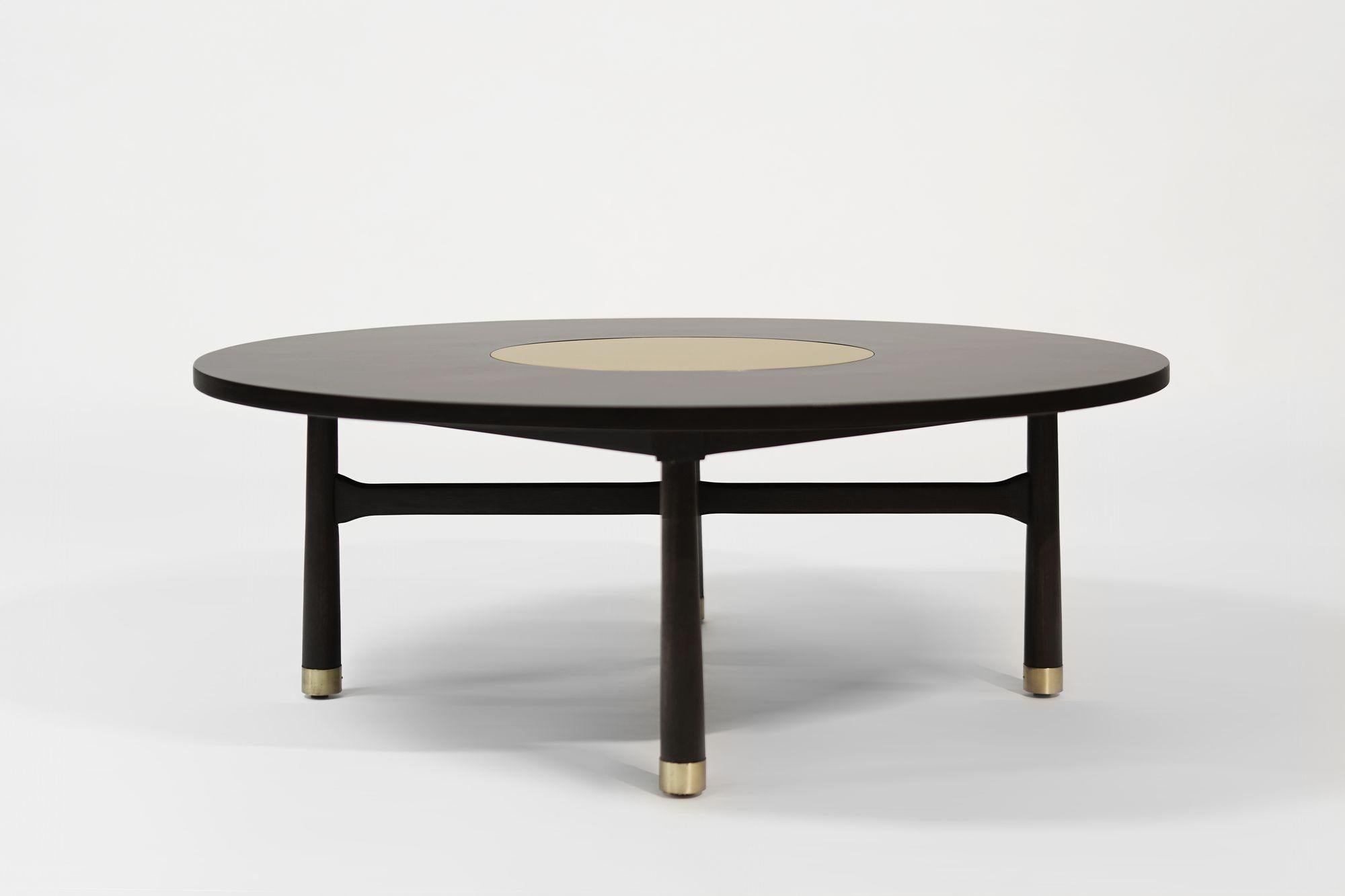 Table basse en noyer et laiton par Harvey Probber, C. 1950s Excellent état - En vente à Westport, CT