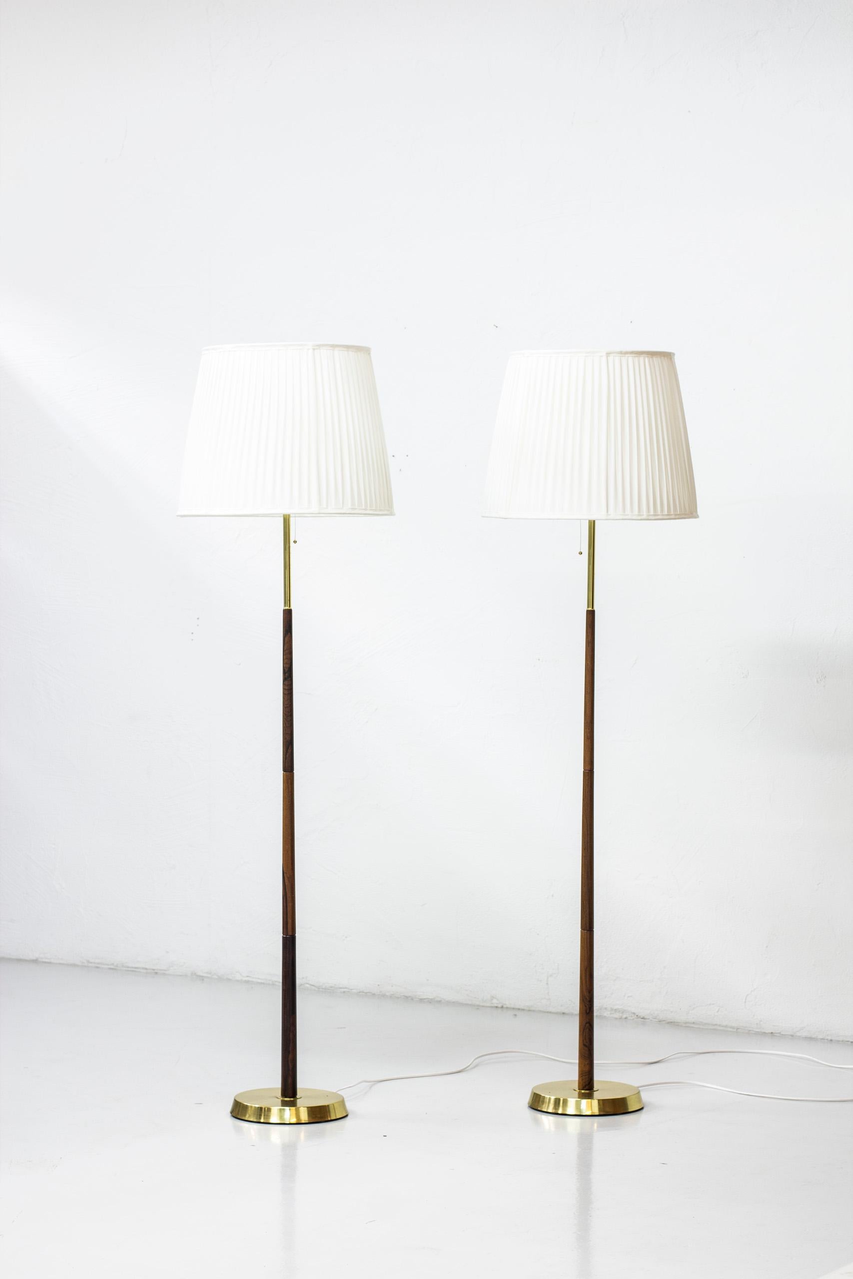 Pair of floor lamps produced in Sweden by Möller Armaturer. Made during the 1960s. Made from polished brass and walnut. New hand pleated chintz fabric shades. Very good vintage condition with light age related wear and patina.

 

Price for the pair