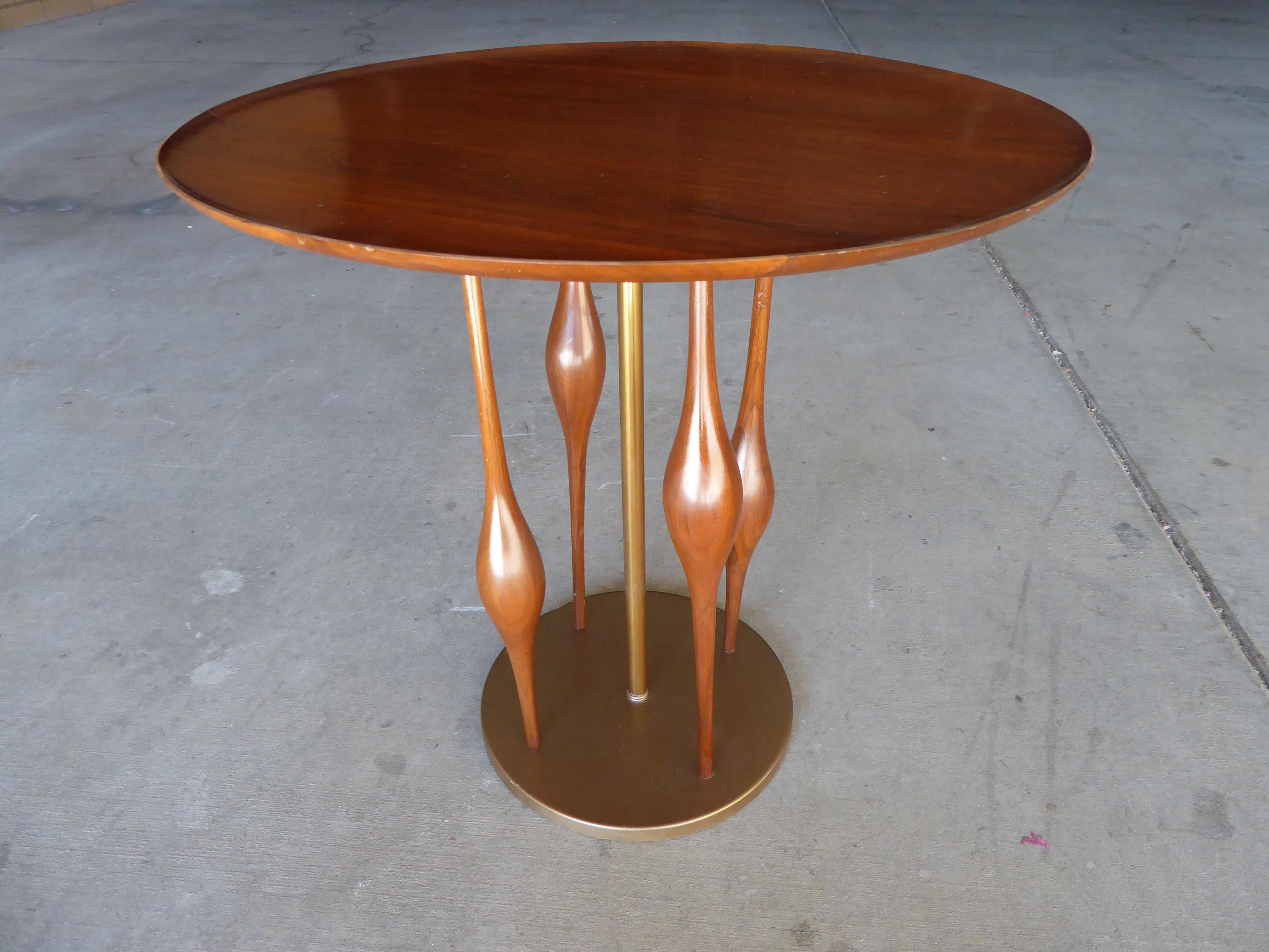 Walnut and Brass Side Table Attributed to Modeline of California In Excellent Condition In Palm Springs, CA