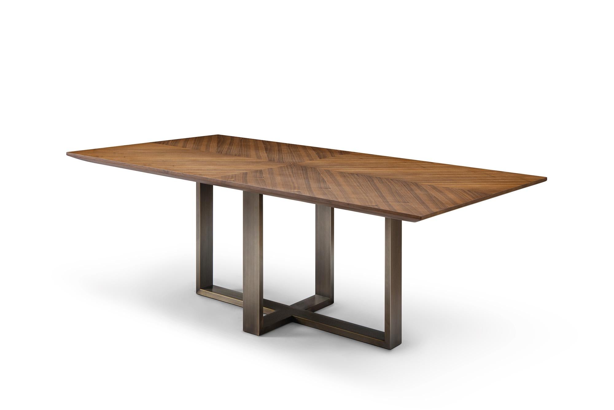 Moderne Table de salle à manger moderne en noyer et bronze, Designs par Greg Sheres, En stock en vente