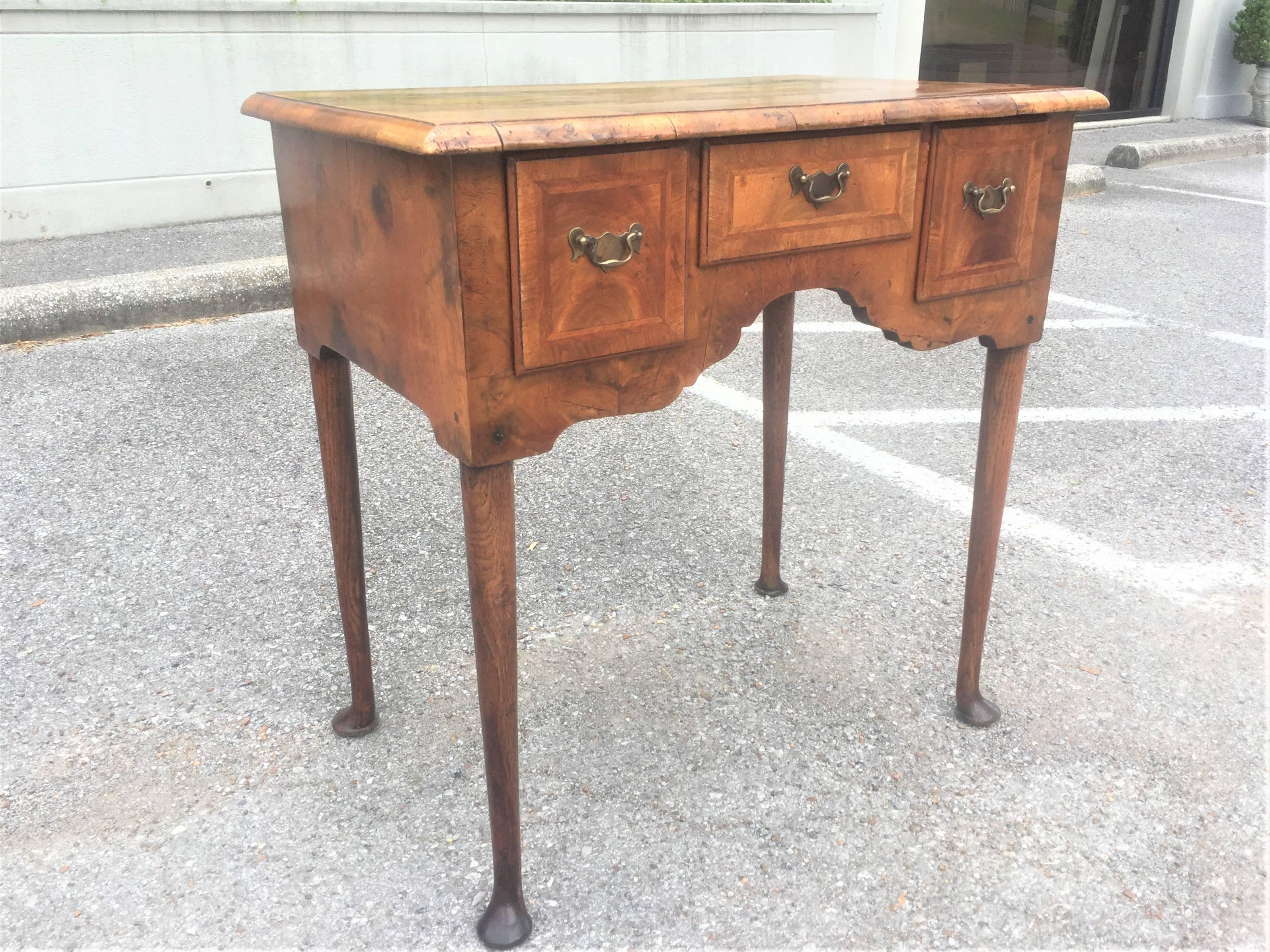 queen anne dressing table