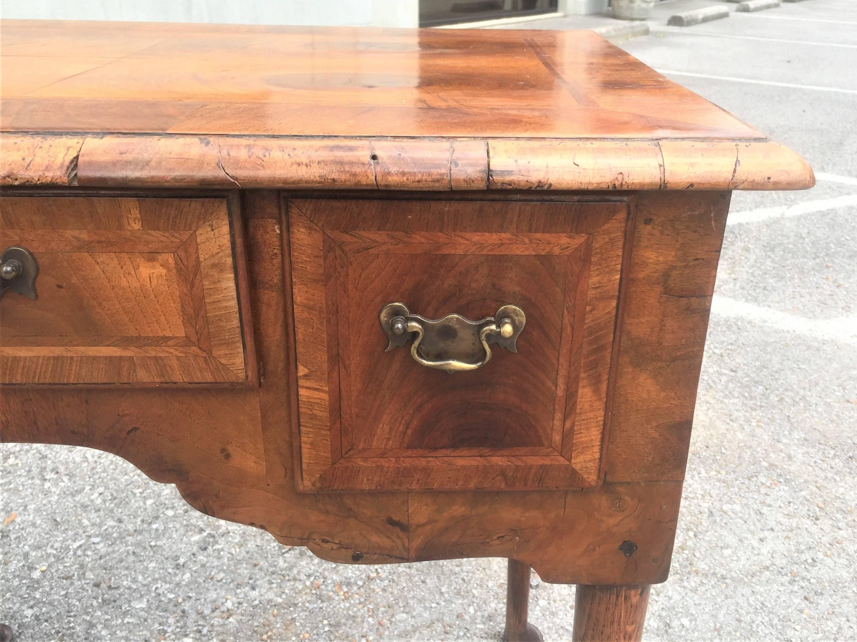 Walnut and Burl Walnut Queen Anne Lowboy or Dressing Table In Good Condition In Nashville, TN