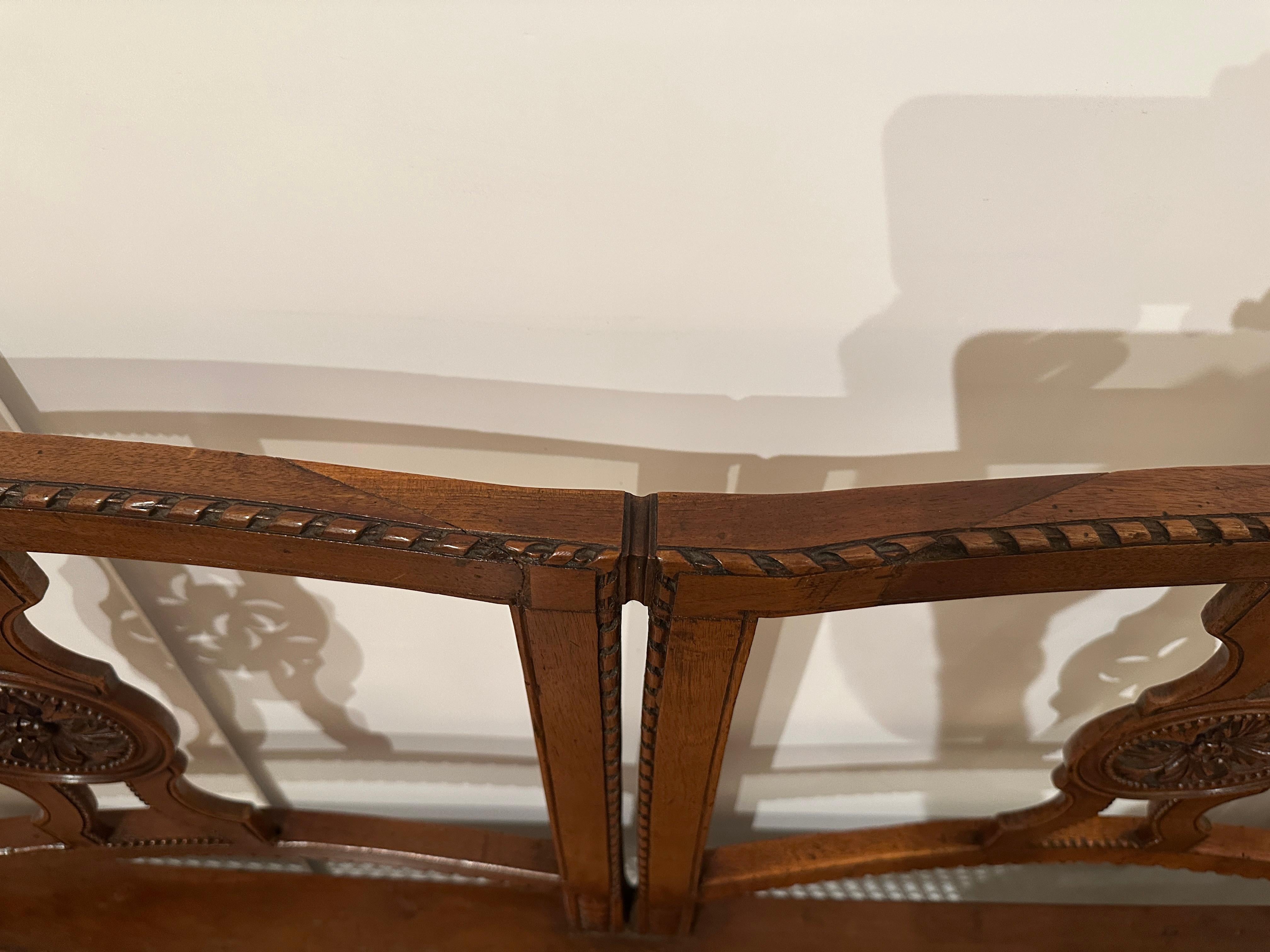 Banc toscan italien en noyer et canne sculpté à la main 19ème siècle en vente 2