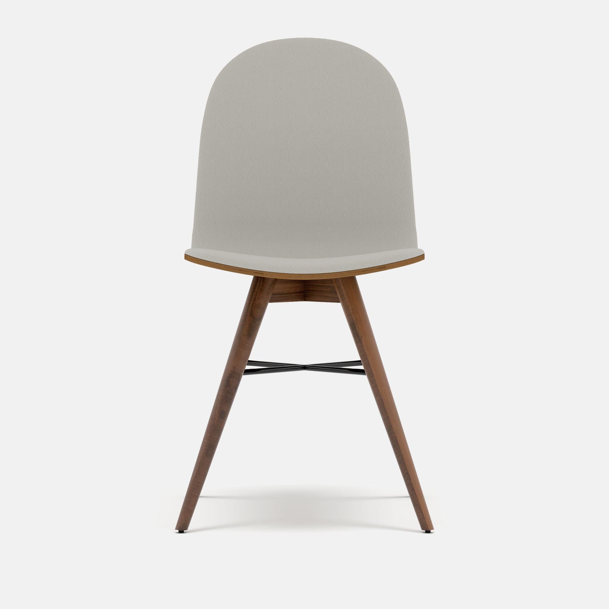 Zeitgenössischer Stuhl aus Nussbaumholz und Korkstoff von Alexandre Caldas (Stoff) im Angebot