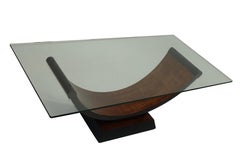 Table basse de style Bateau en noyer et bois ébénisé:: vers les années 1930