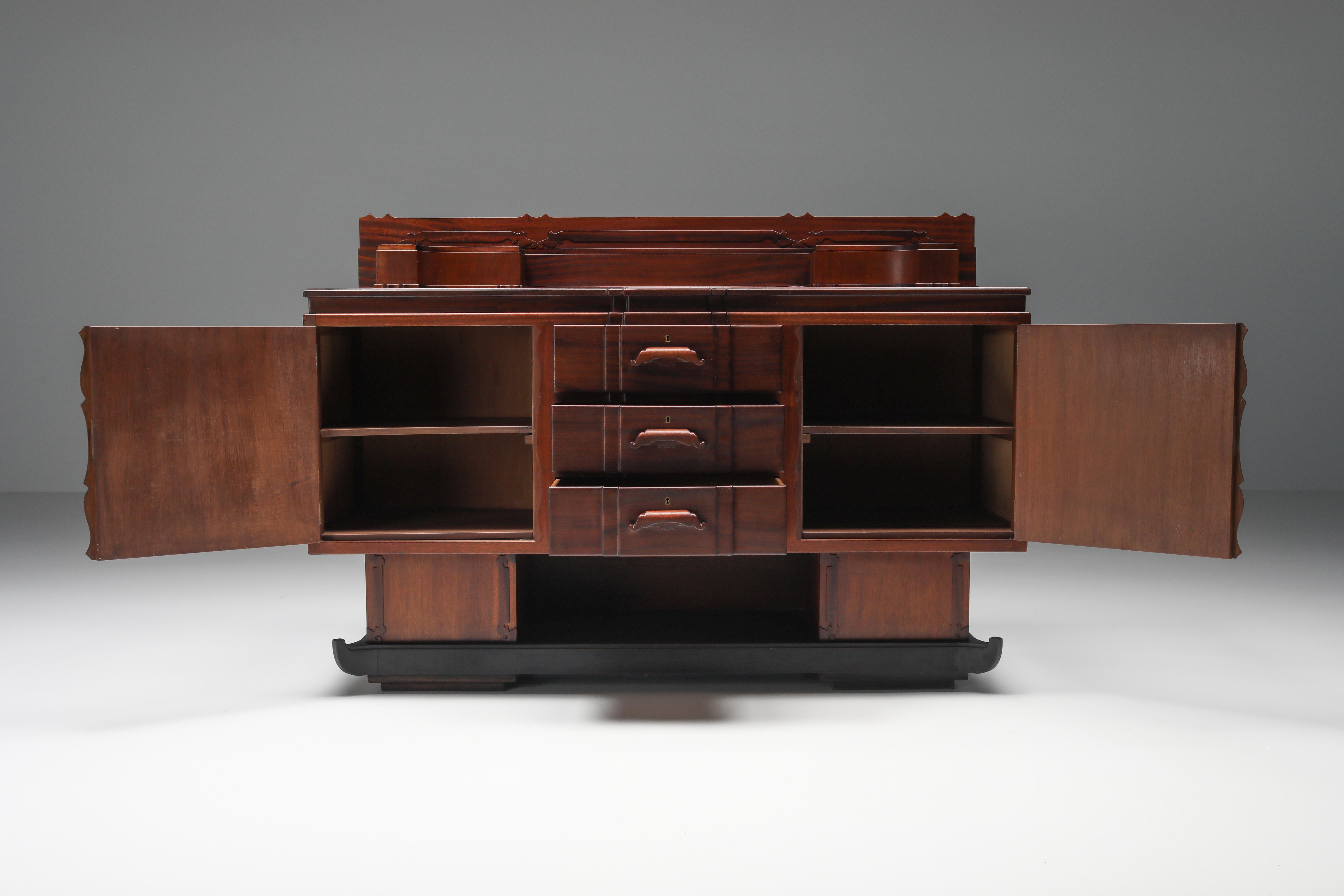 Walnut and Ebony Rare Sculptural Dutch Art Deco Sideboard In Excellent Condition For Sale In Antwerp, BE