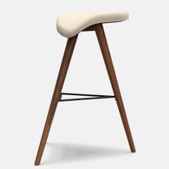 Tabouret haut cheval en noyer et tissu par Alexandre Caldas
