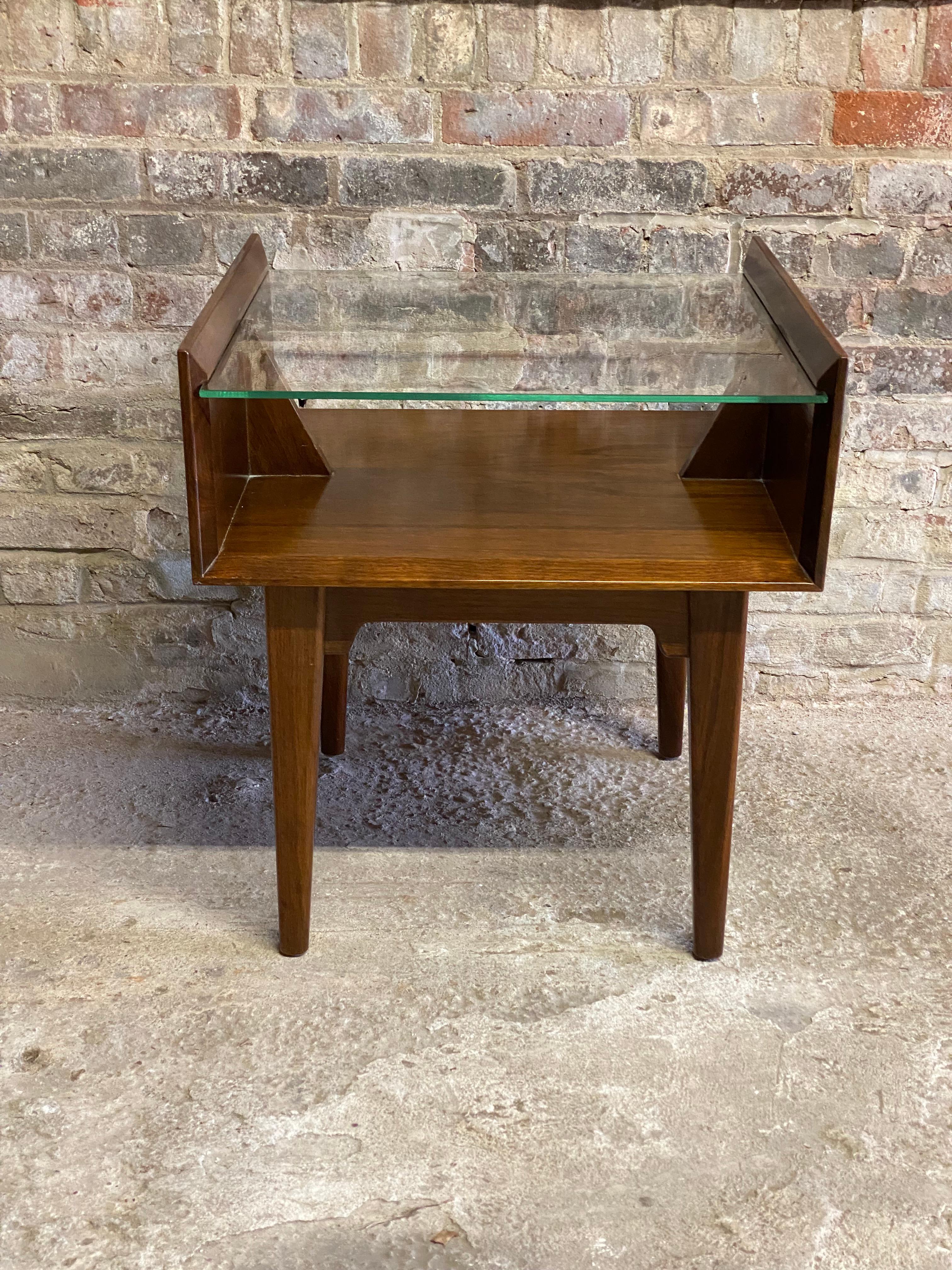 Walnut and Glass Mid-Century Modern End Table In Good Condition In Garnerville, NY