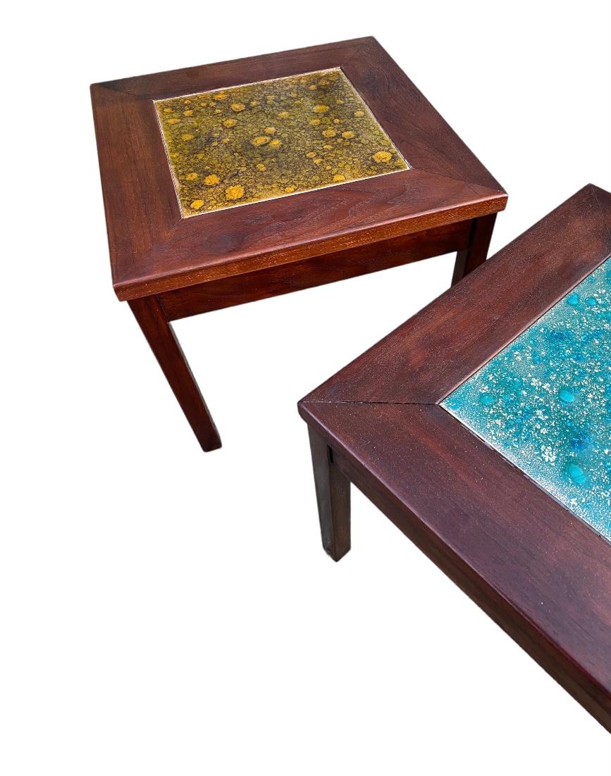 Cuivre Tables d'appoint en noyer et cuivre peints à la main par John Keal pour Brown Saltman en vente