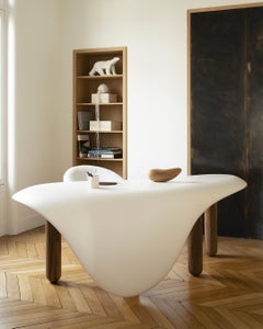 Bureau en noyer et laque