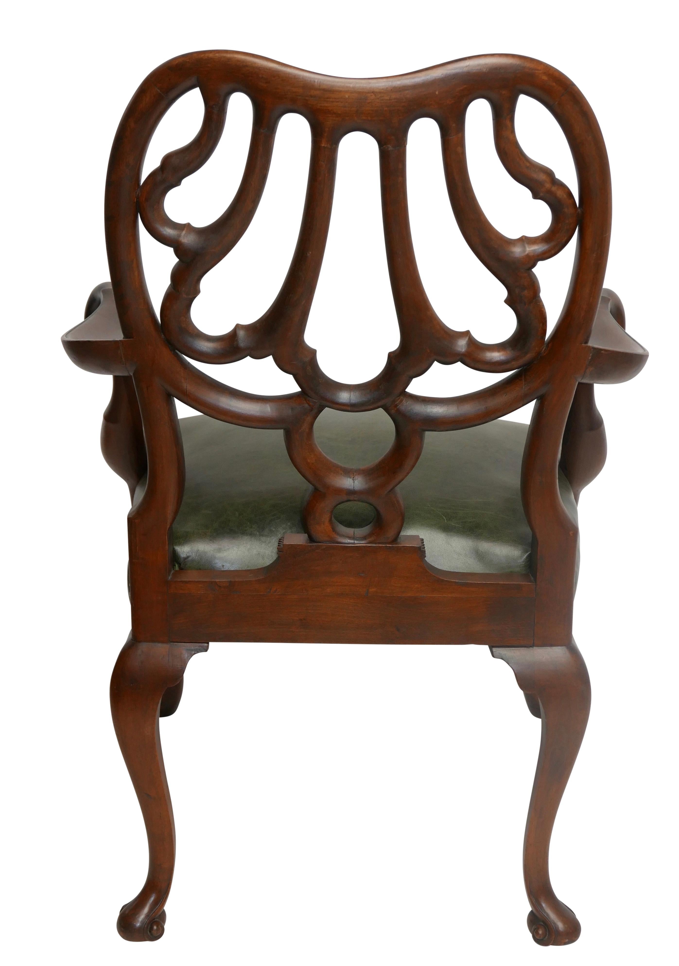 Schreibtischstuhl aus Nussbaumholz und Leder nach Giles Grendey, spätes 19. Jahrhundert (Georgian) im Angebot