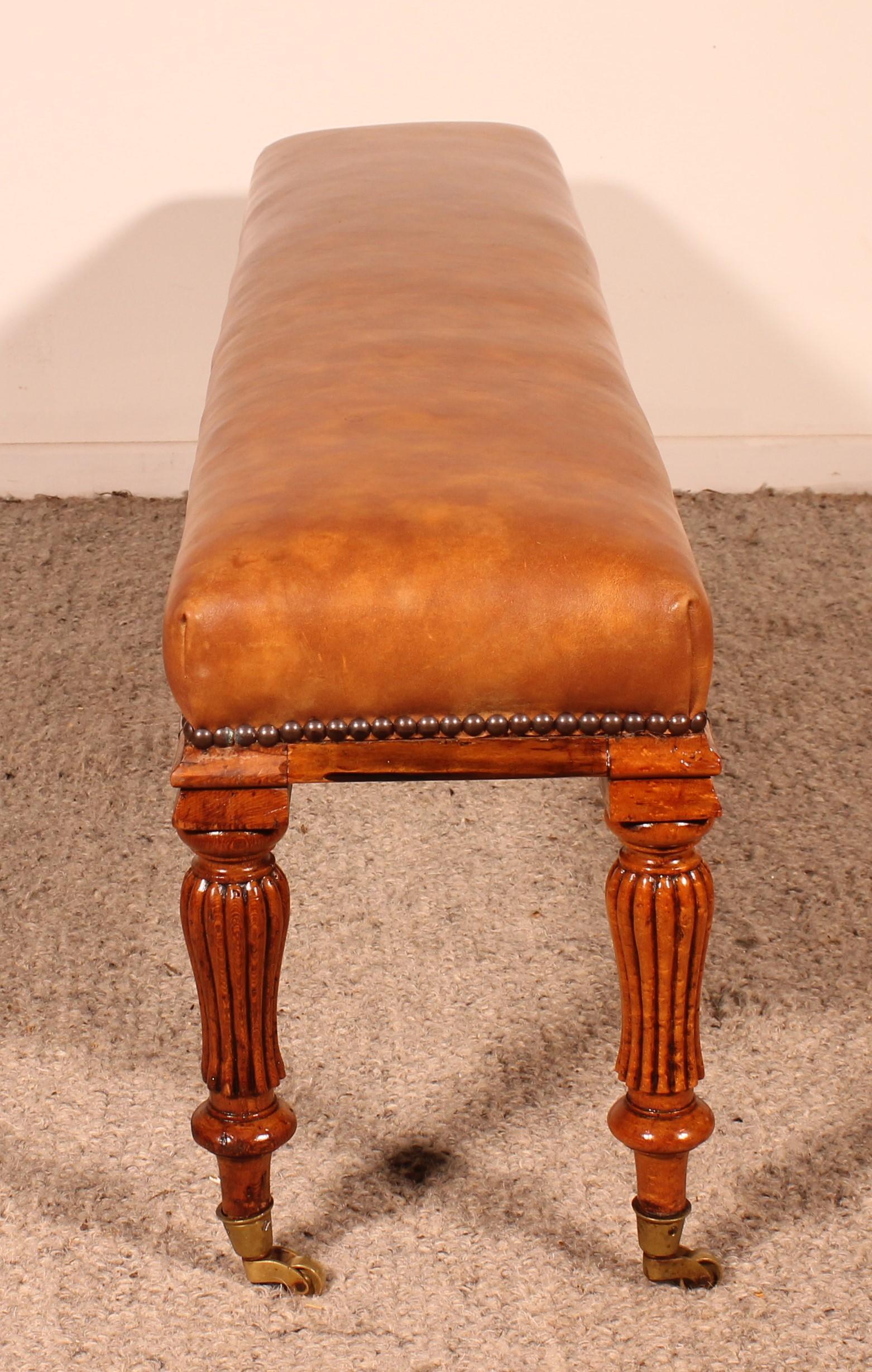 Walnut walnut and leather bench from the 19 century For Sale