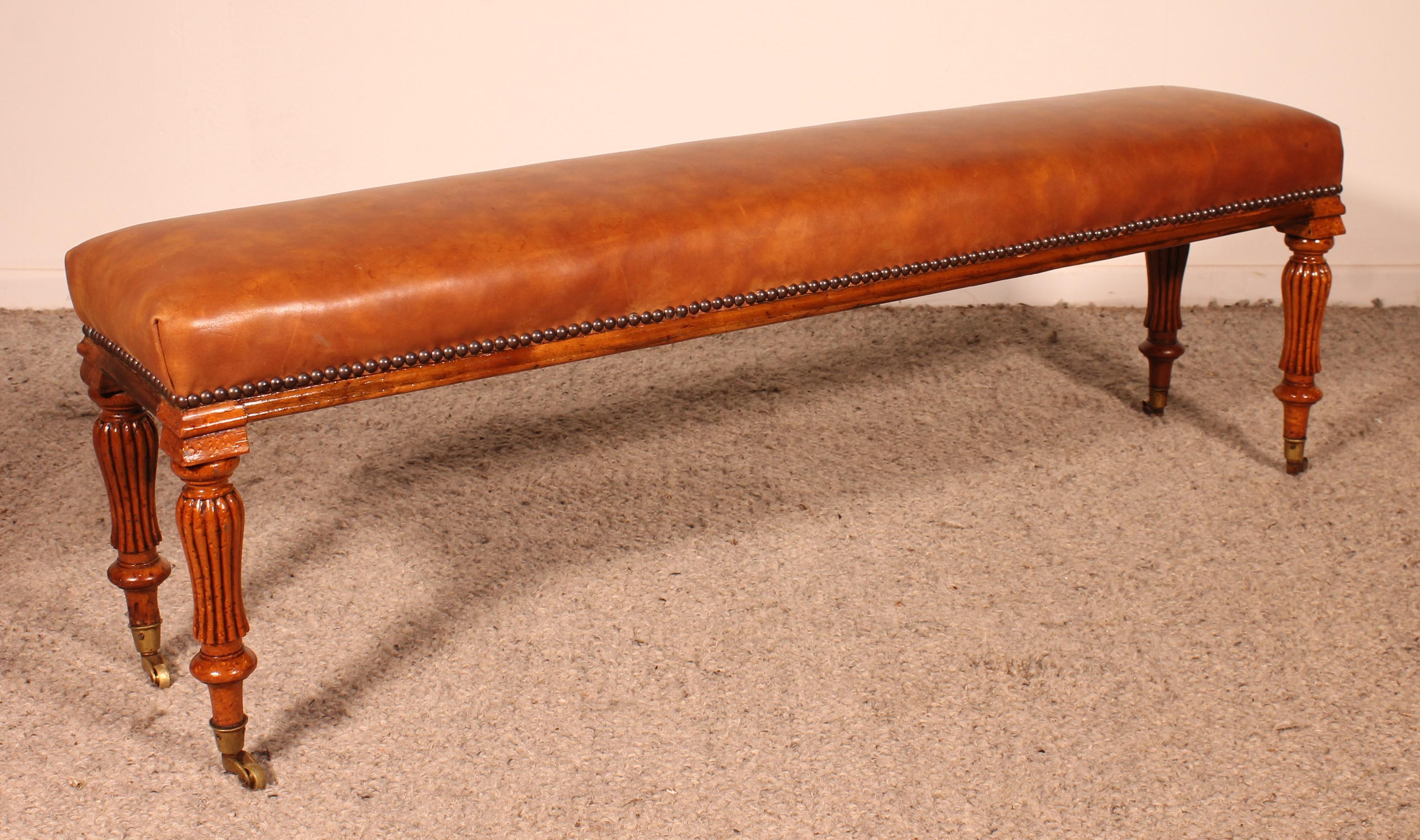 walnut and leather bench from the 19 century For Sale 1