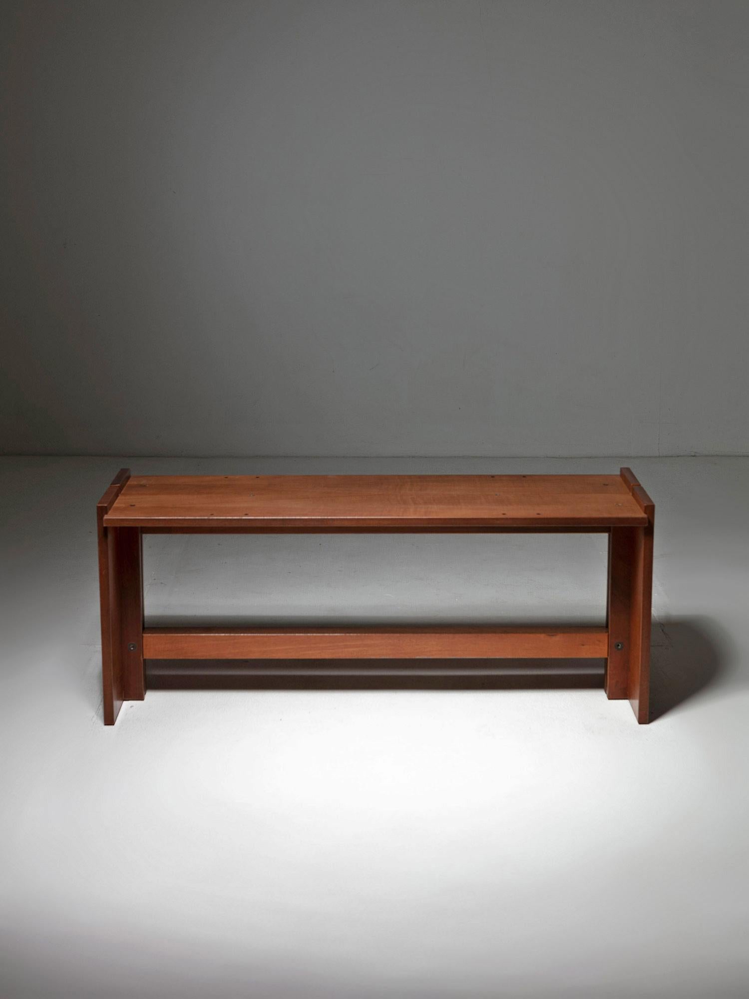 Late 20th Century Walnut and Leather Bench Model 662 by A. Vigilio for Bernini, Italy, 1980s