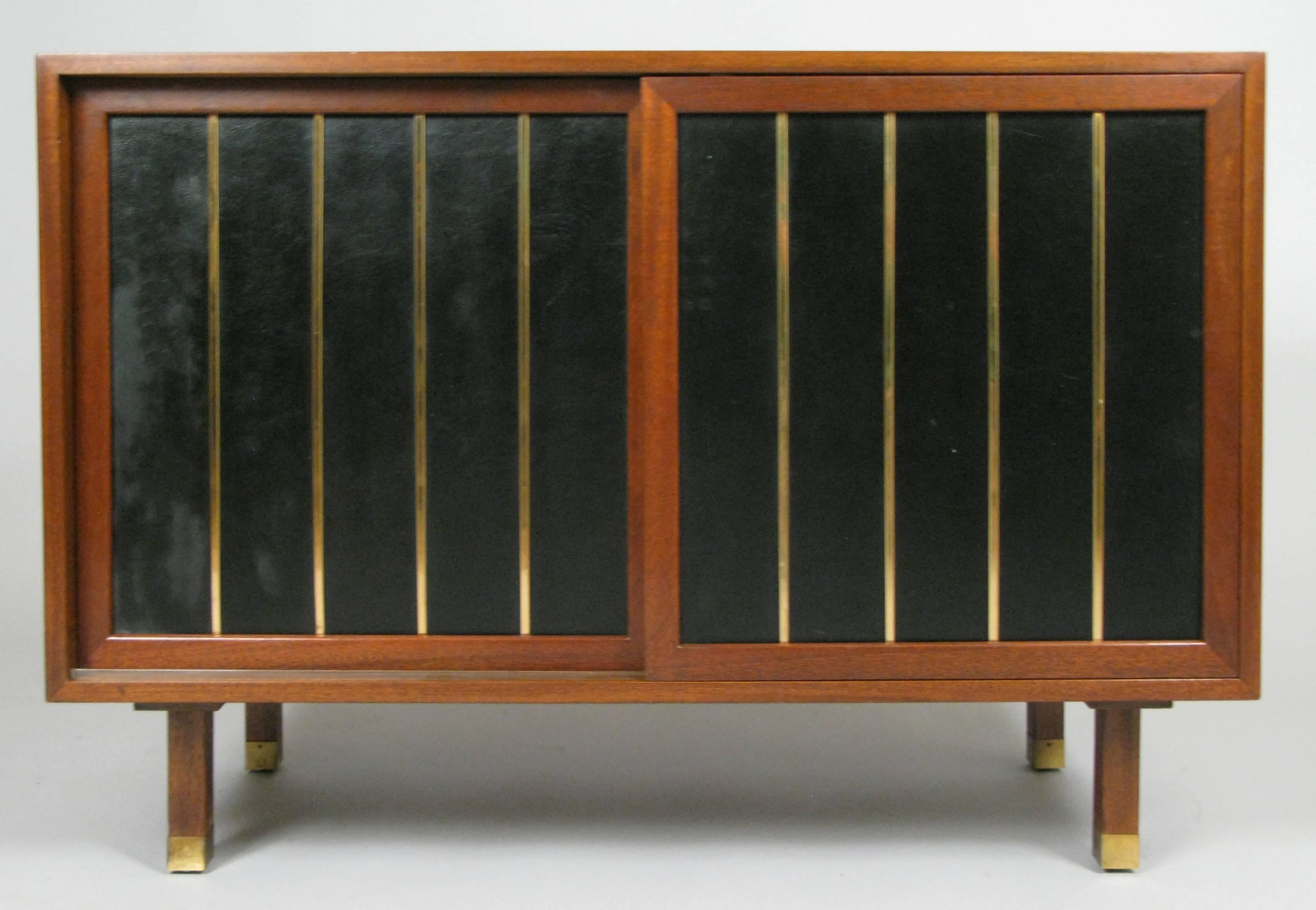 Walnut and Leather Cabinet by Harvey Probber (amerikanisch)