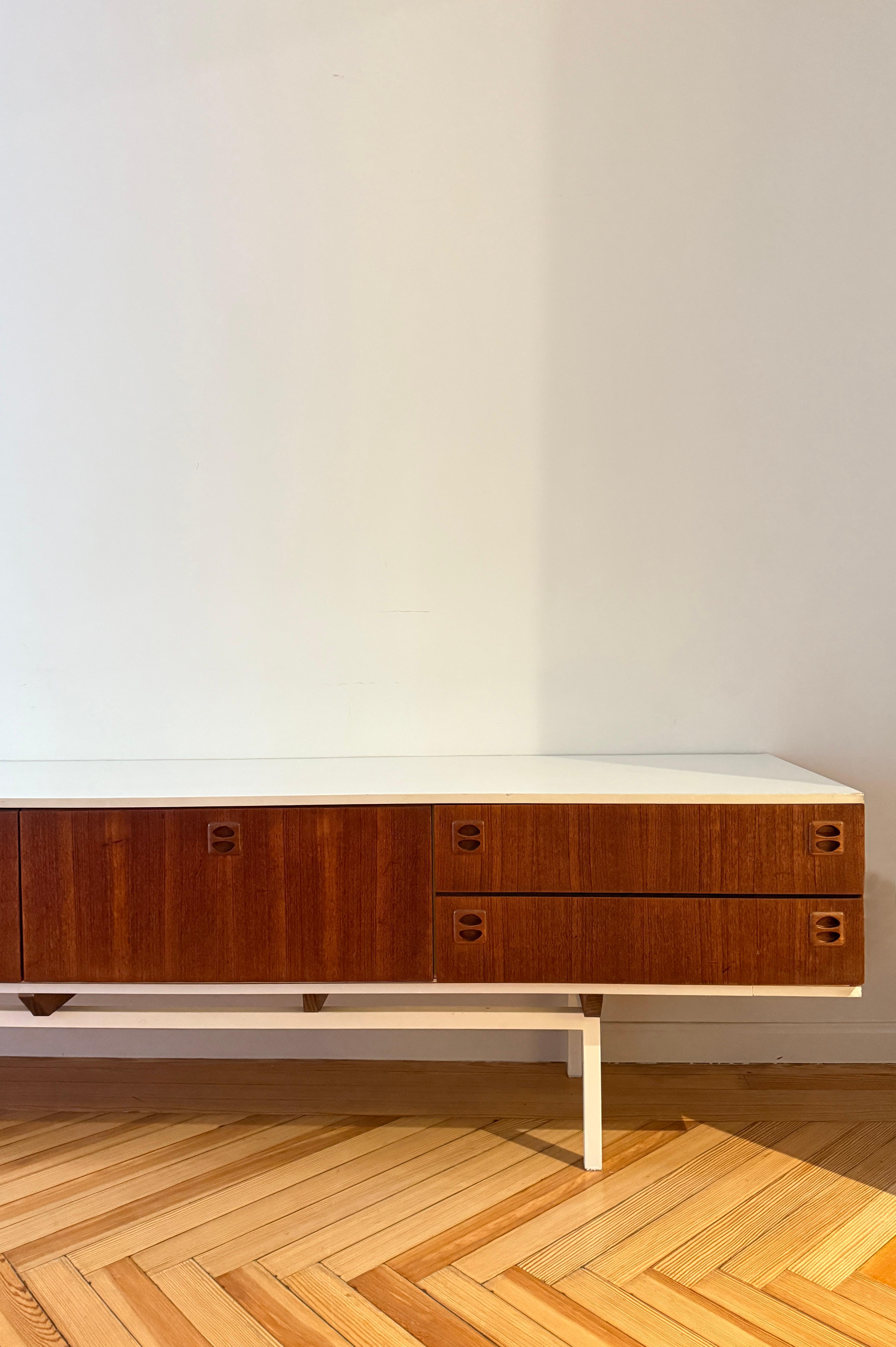 Walnut and Metal Sideboard in vendita 2