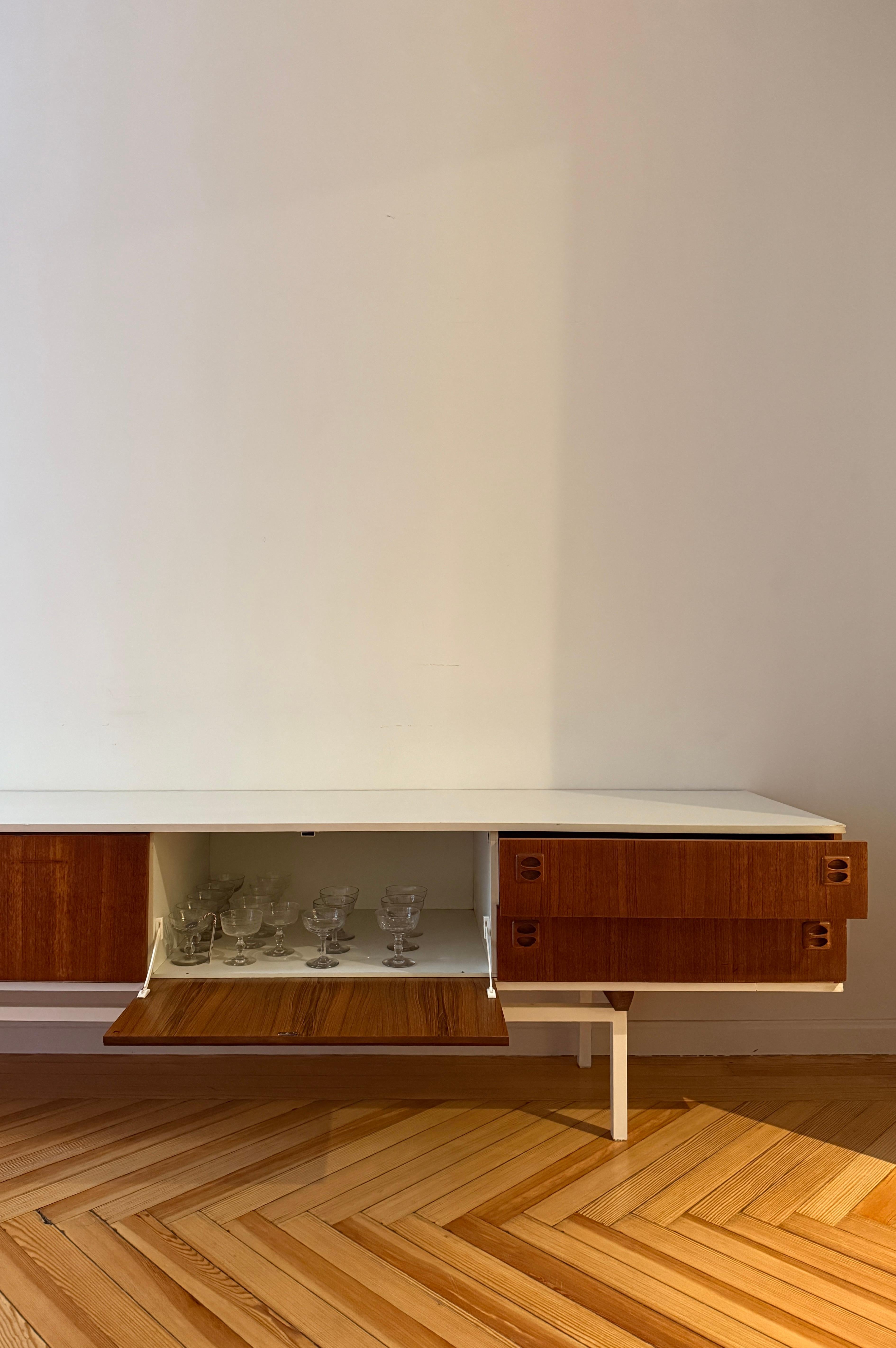 Walnut and Metal Sideboard in vendita 3