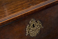 Pequeña Arqueta de Nogal y Metal, Siglo XVII