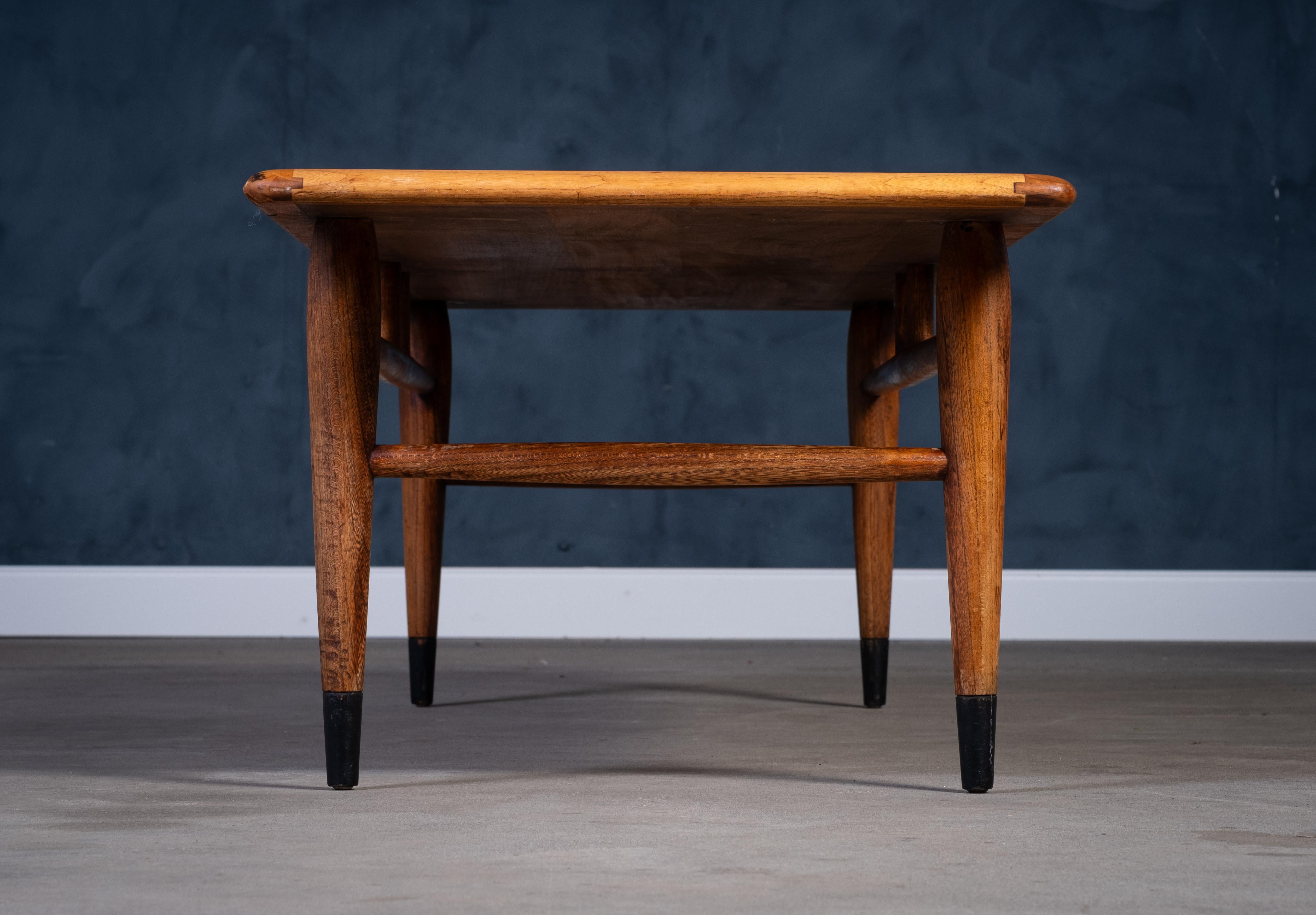 Walnut and Oak Coffee Table by Andre Bus for Lane Acclaim, 1960s For Sale 3