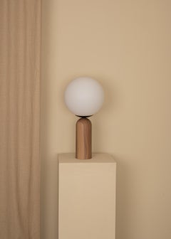 Lampe de table Atlas en noyer et acier par A Simon & Marcel