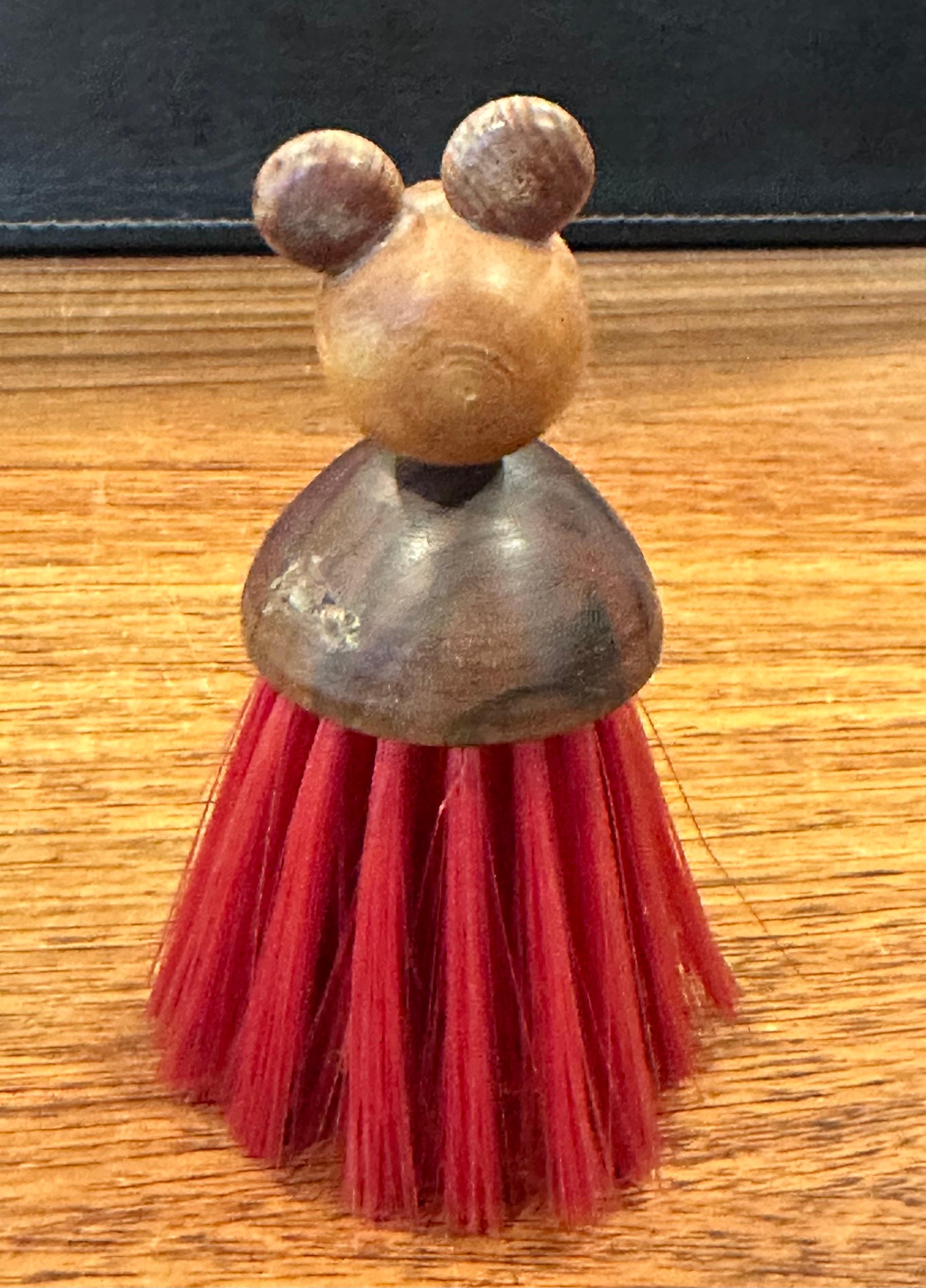 Italian Walnut and Teak Bear Clothes Brush by Acca Kappa of Italy For Sale