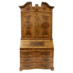 Secrétaire à deux corps baroque en noyer et ronce de noyer Saxe vers 1760