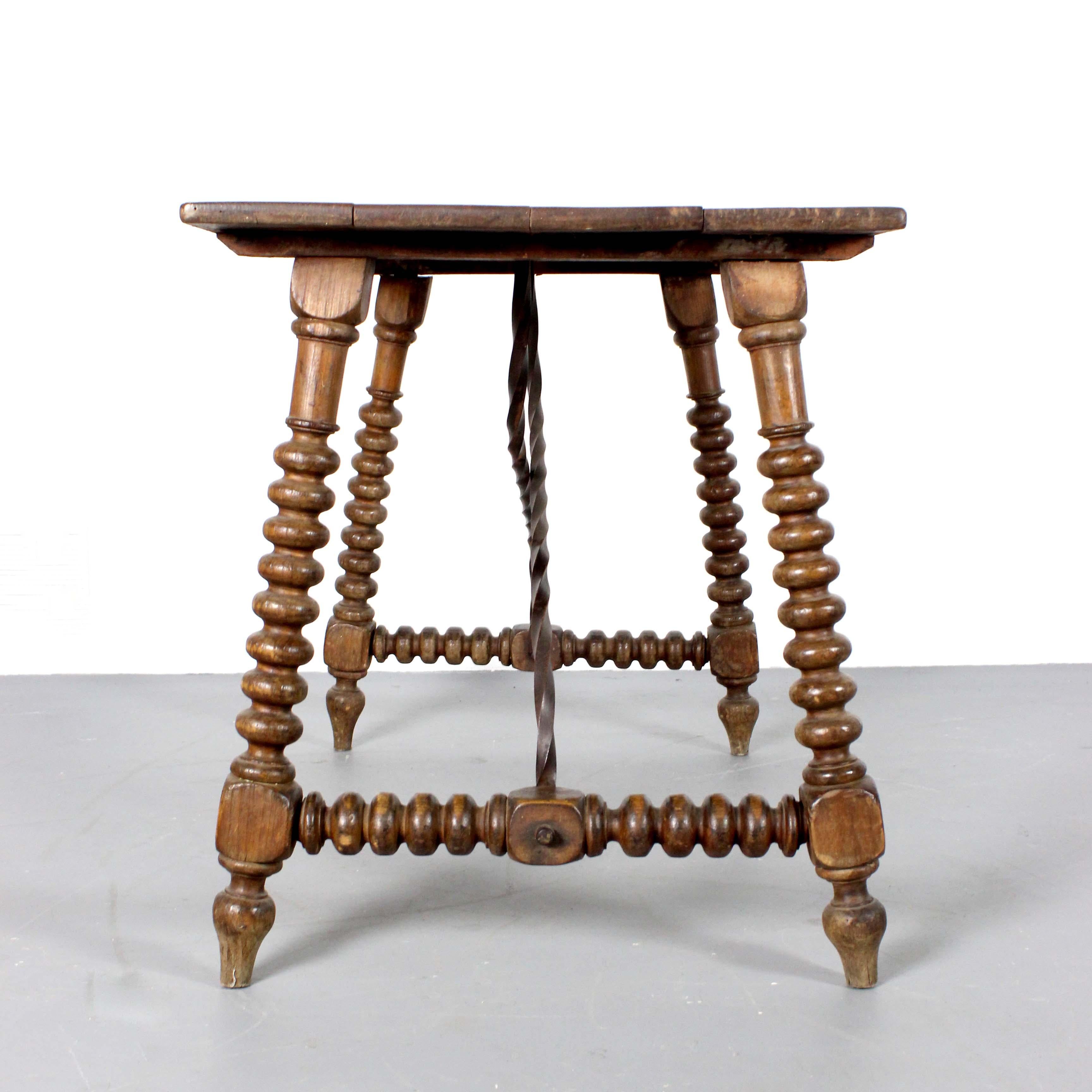 Mesa de nogal y hierro forjado para fiadores - Siglo XVIII - España Hierro en venta