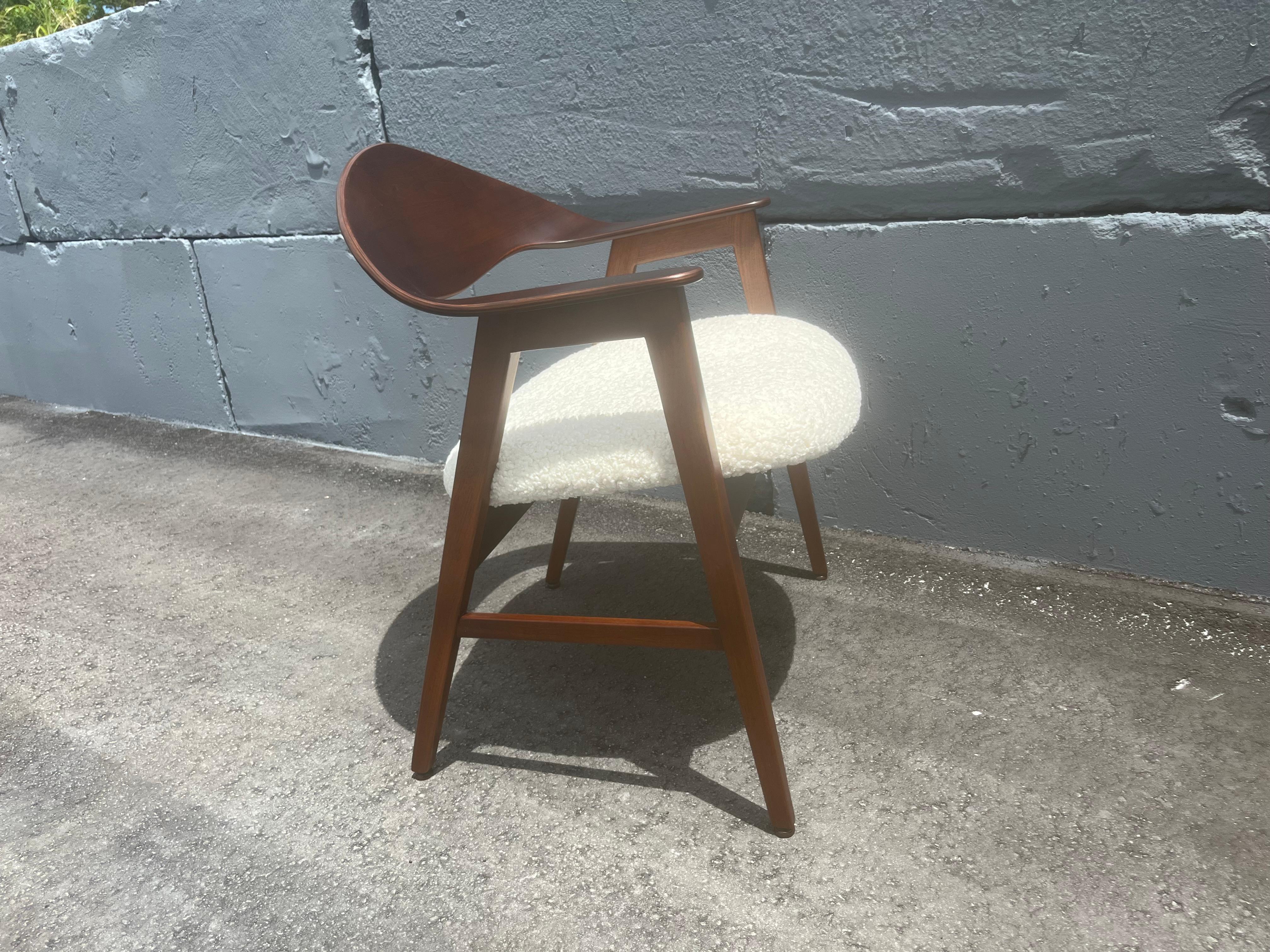 Walnut Arm Chair in the style of Ejner Larsen & Aksel Bender Madsen, USA 1950s For Sale 4