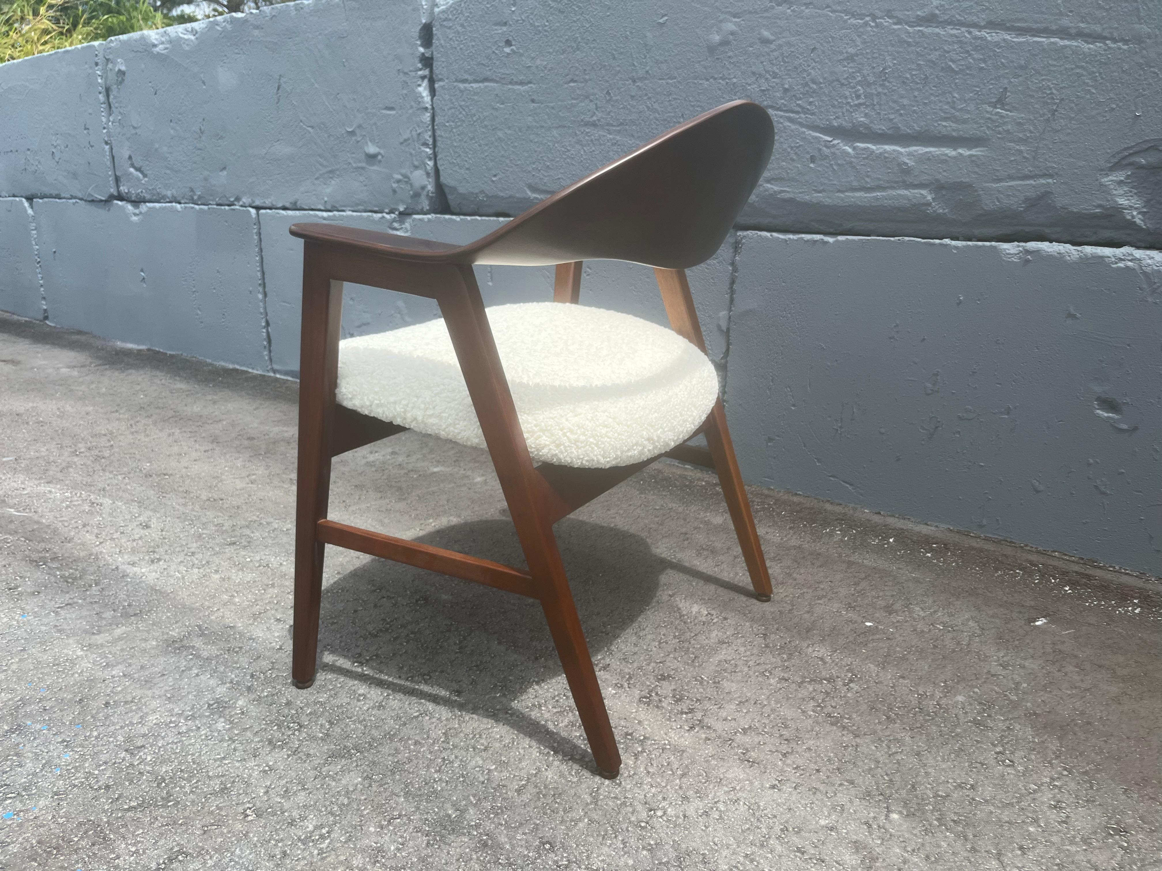 Walnut Arm Chair in the style of Ejner Larsen & Aksel Bender Madsen, USA 1950s For Sale 5
