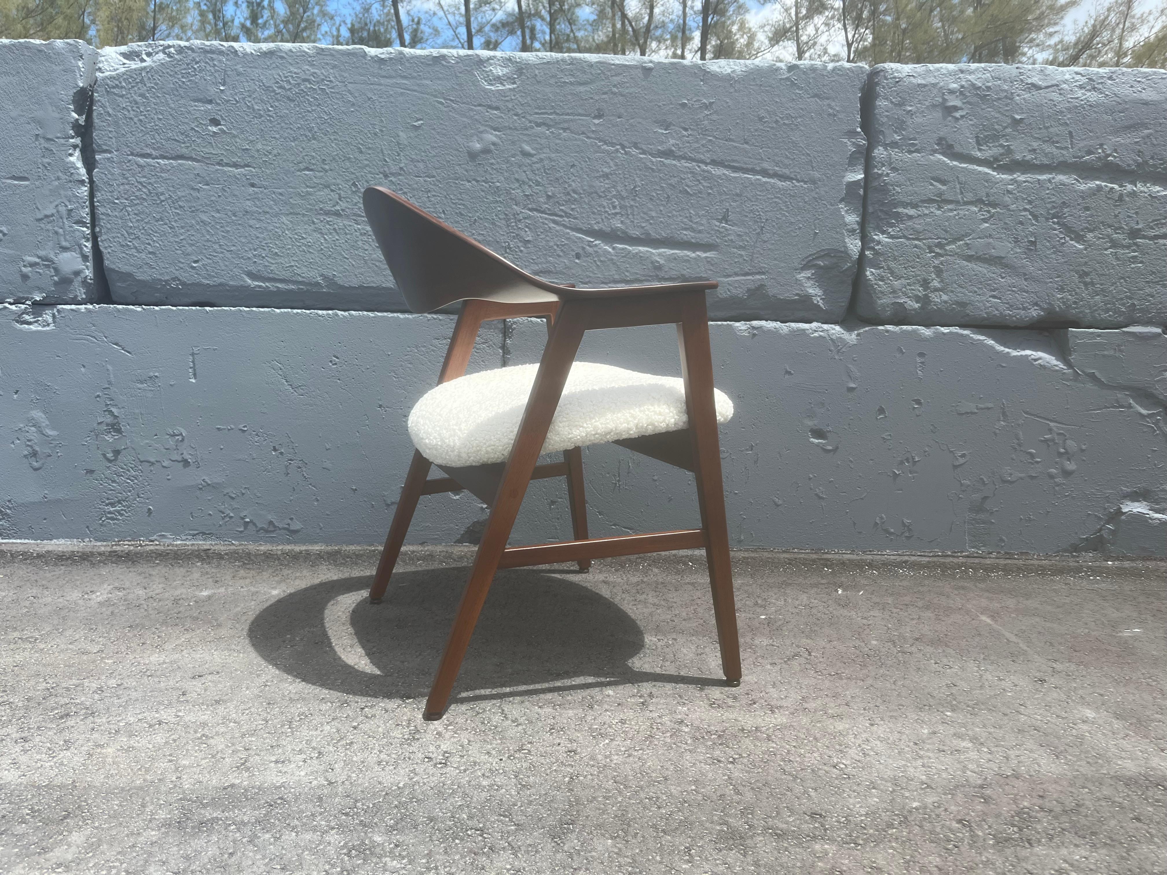 Walnut Arm Chair in the style of Ejner Larsen & Aksel Bender Madsen, USA 1950s For Sale 10