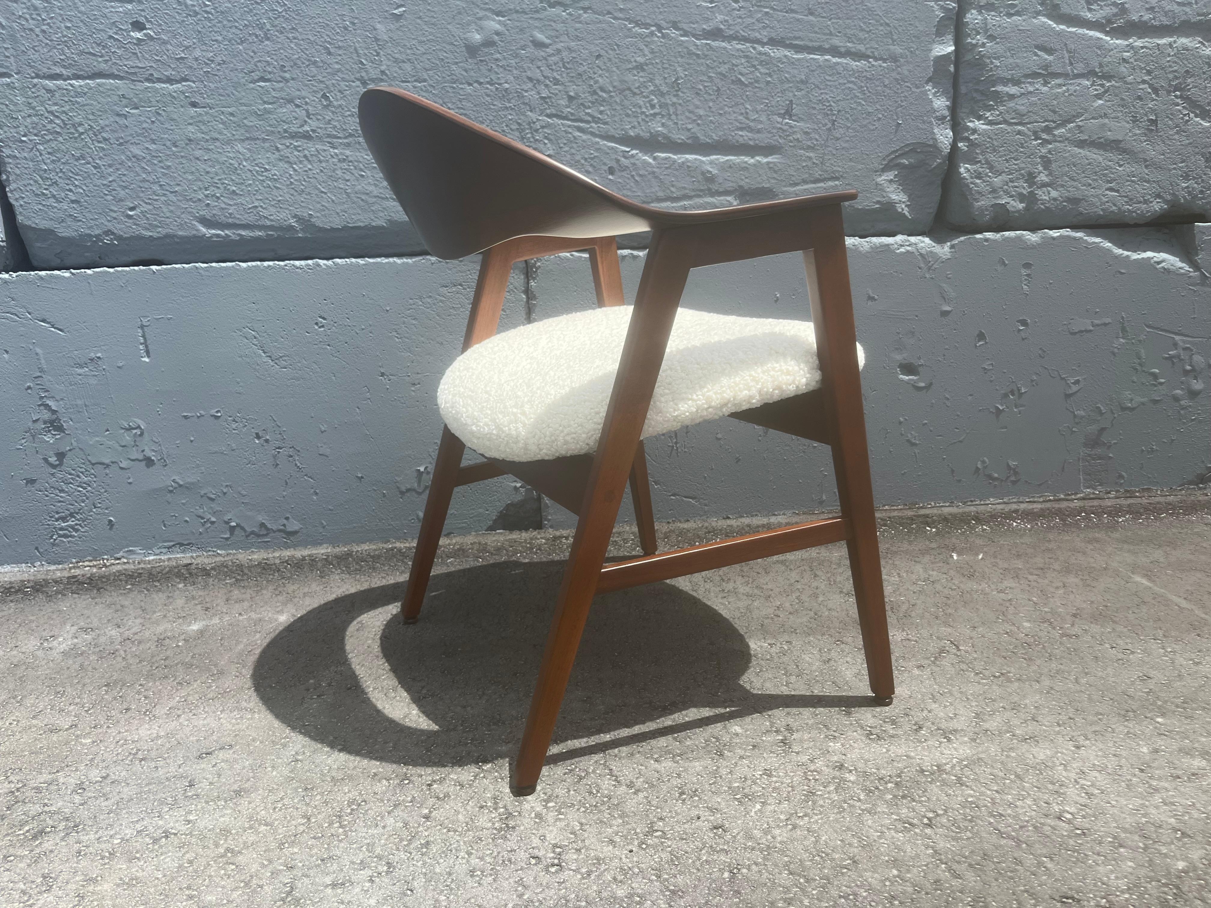 Walnut Arm Chair in the style of Ejner Larsen & Aksel Bender Madsen, USA 1950s For Sale 13