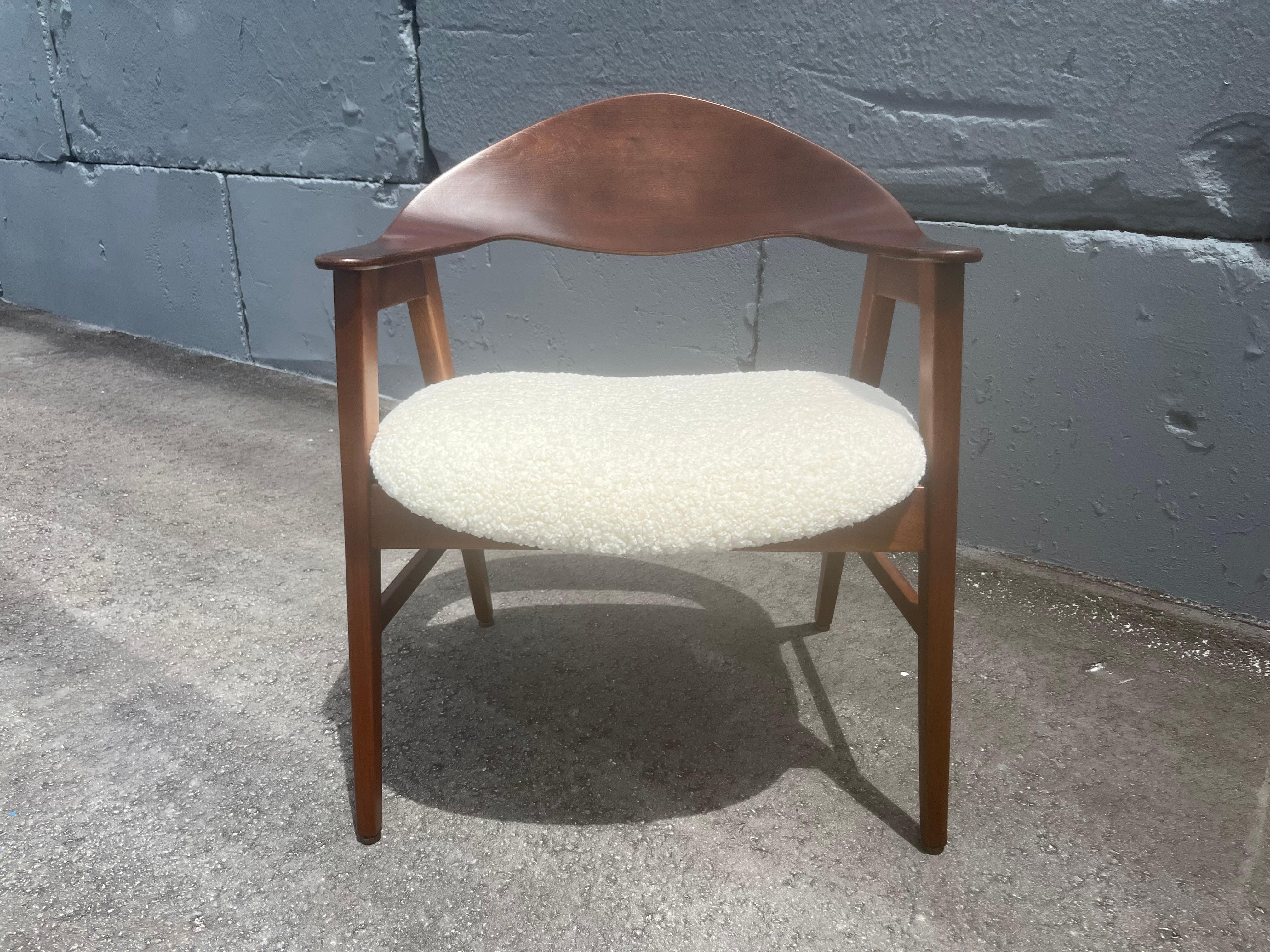 Mid-Century Modern Walnut Arm Chair in the style of Ejner Larsen & Aksel Bender Madsen, USA 1950s For Sale