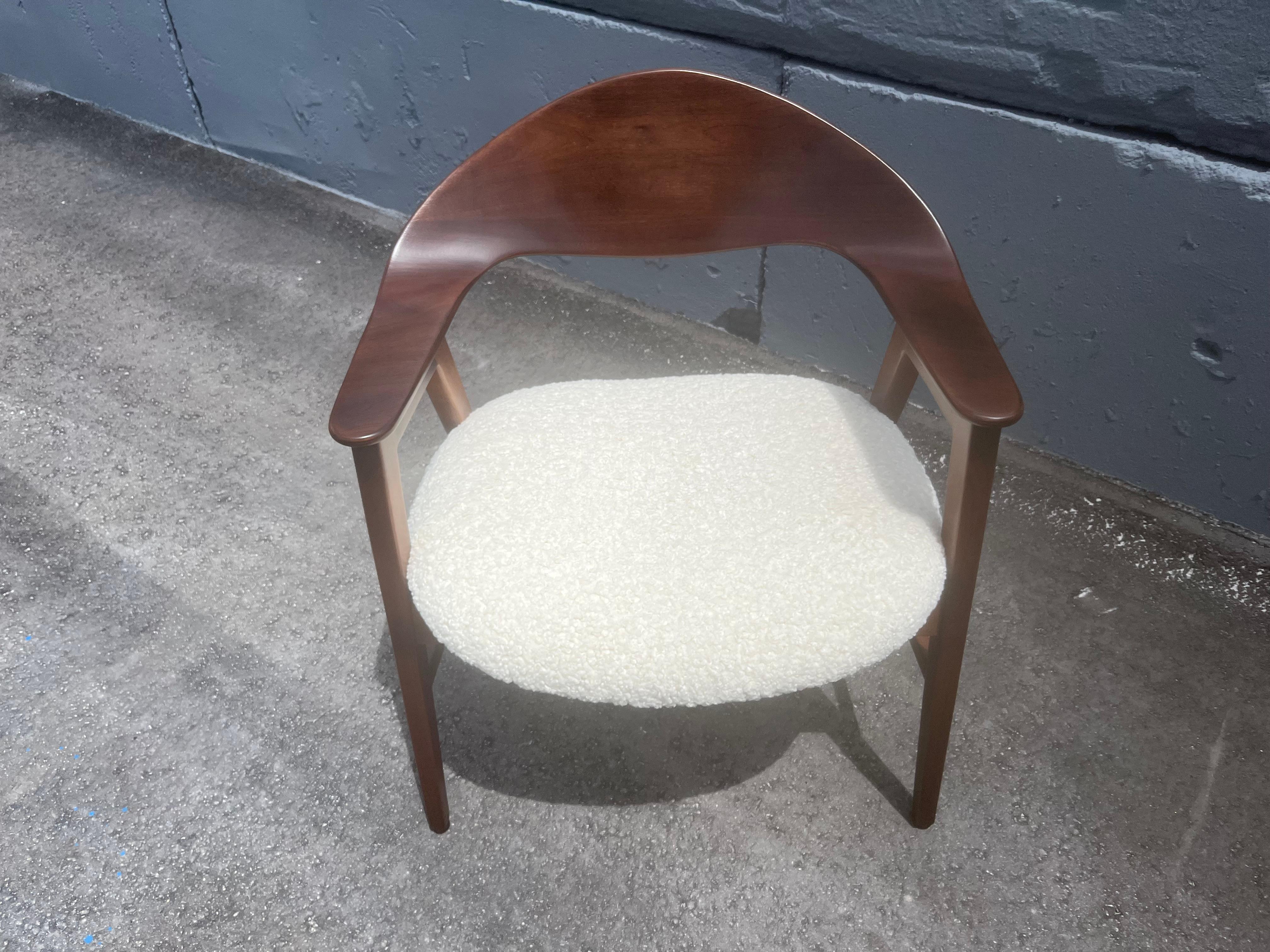 American Walnut Arm Chair in the style of Ejner Larsen & Aksel Bender Madsen, USA 1950s For Sale