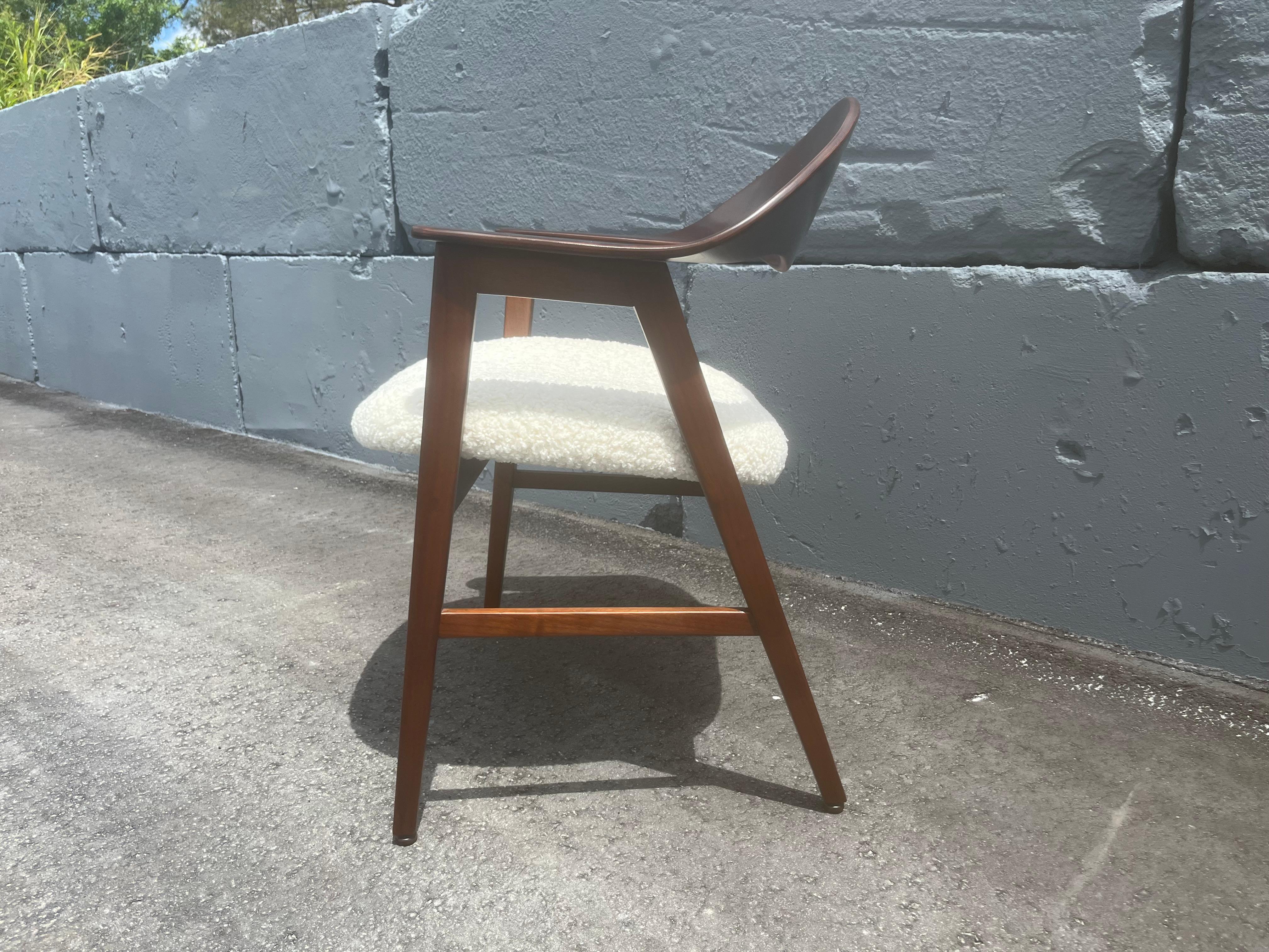 Fabric Walnut Arm Chair in the style of Ejner Larsen & Aksel Bender Madsen, USA 1950s For Sale
