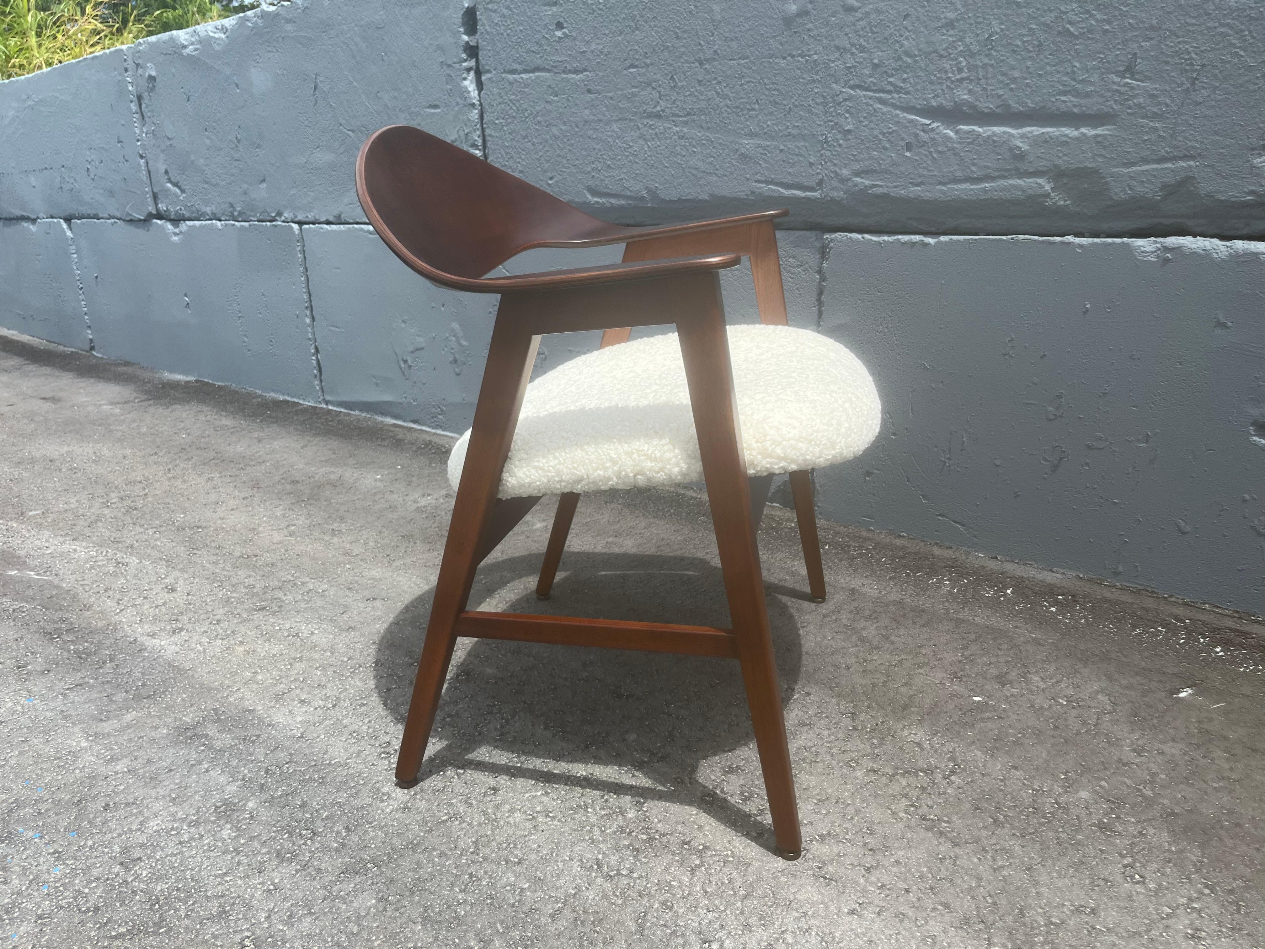 Walnut Arm Chair in the style of Ejner Larsen & Aksel Bender Madsen, USA 1950s For Sale 1
