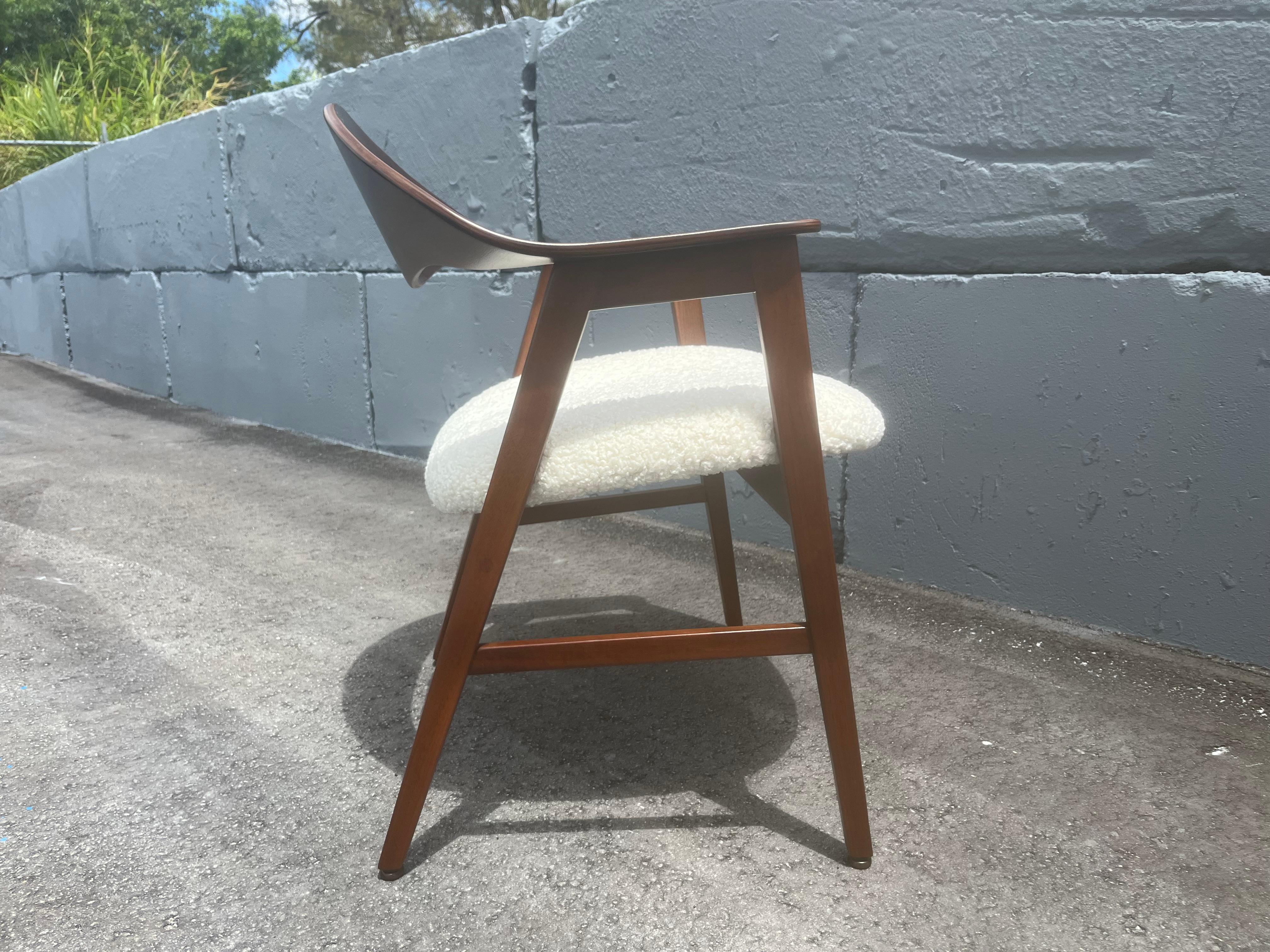 Walnut Arm Chair in the style of Ejner Larsen & Aksel Bender Madsen, USA 1950s For Sale 2