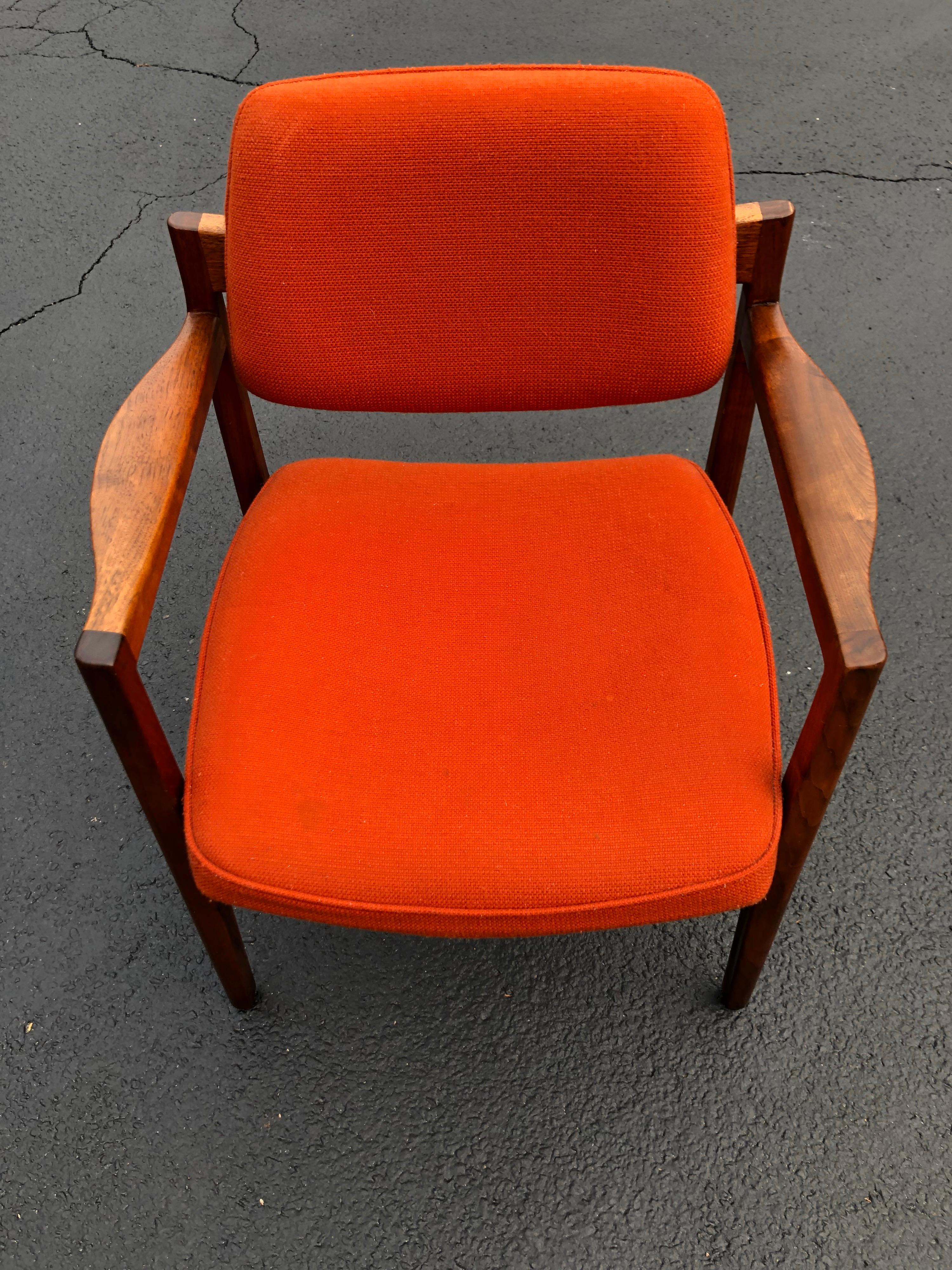 Mid-20th Century Walnut Armchair in the Style of Jens Risom