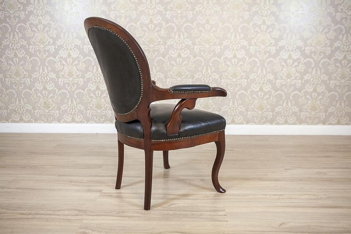Walnut Armchair From the Late 19th Century in Black Leather In Good Condition For Sale In Opole, PL