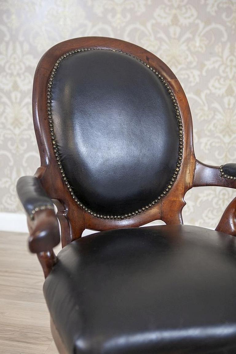 Walnut Armchair From the Late 19th Century in Black Leather For Sale 4
