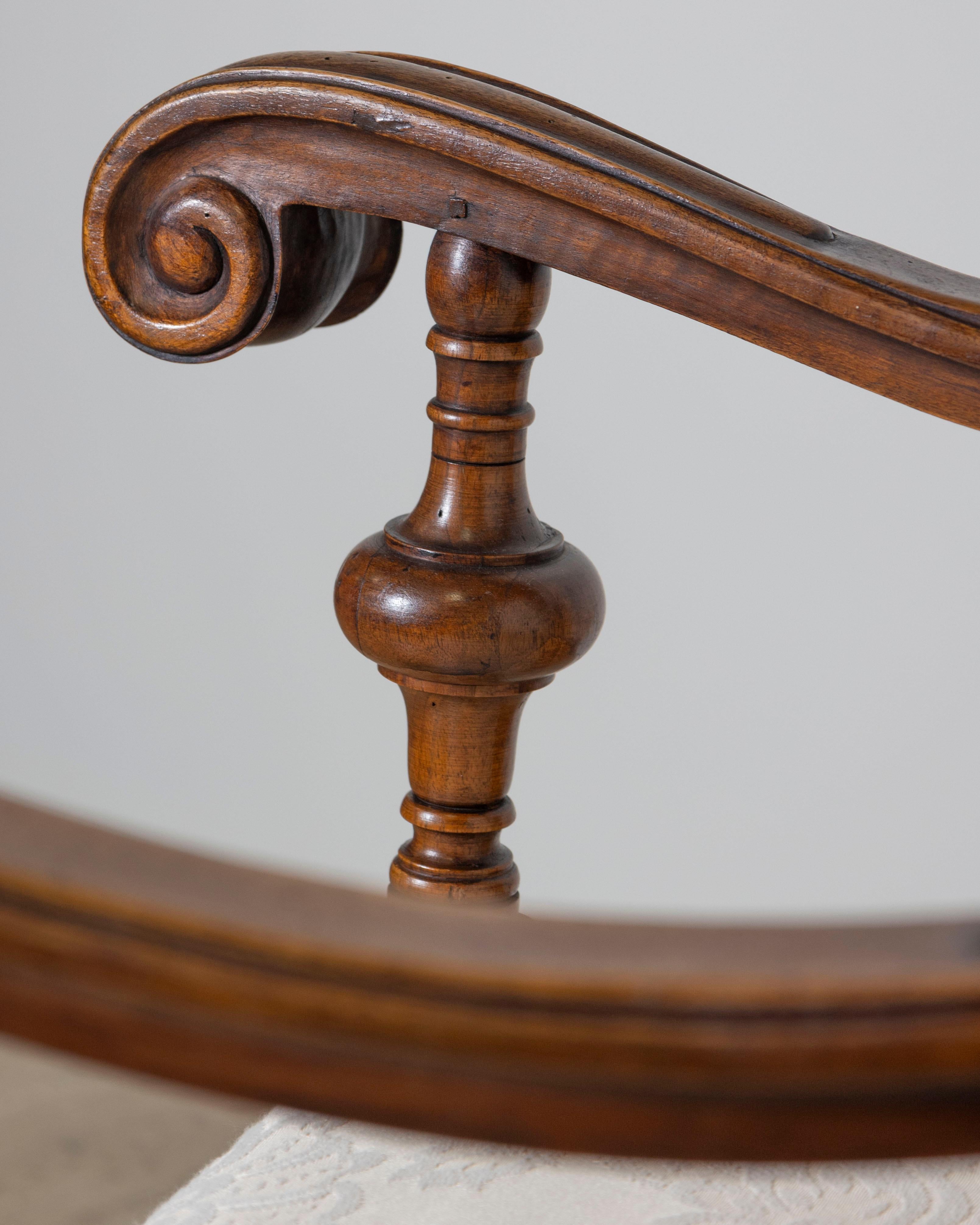 Sillón de nogal, Toscana, Siglo XVIII en venta 8