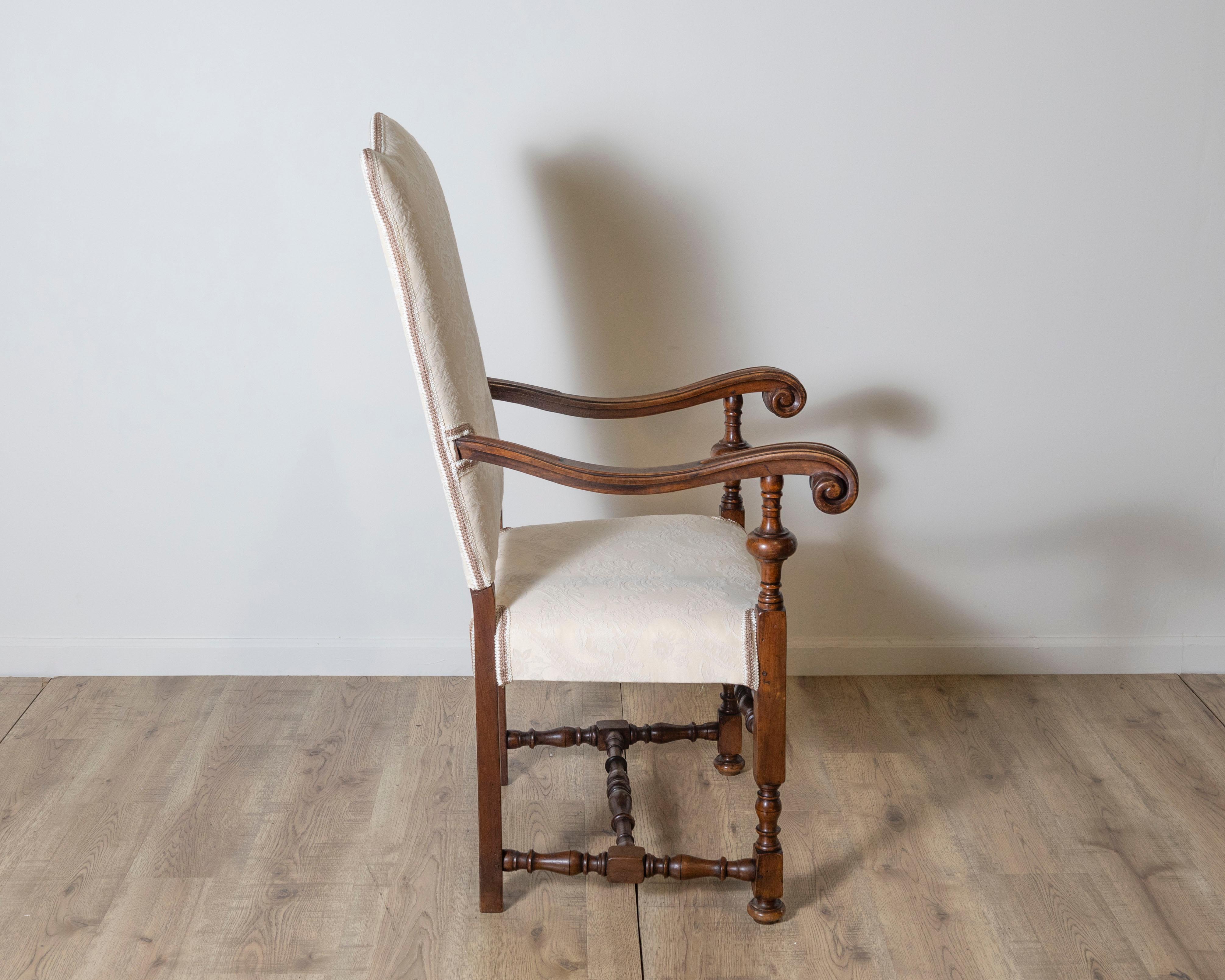 Sillón de nogal, Toscana, Siglo XVIII en Bueno estado para la venta en Atlanta, GA