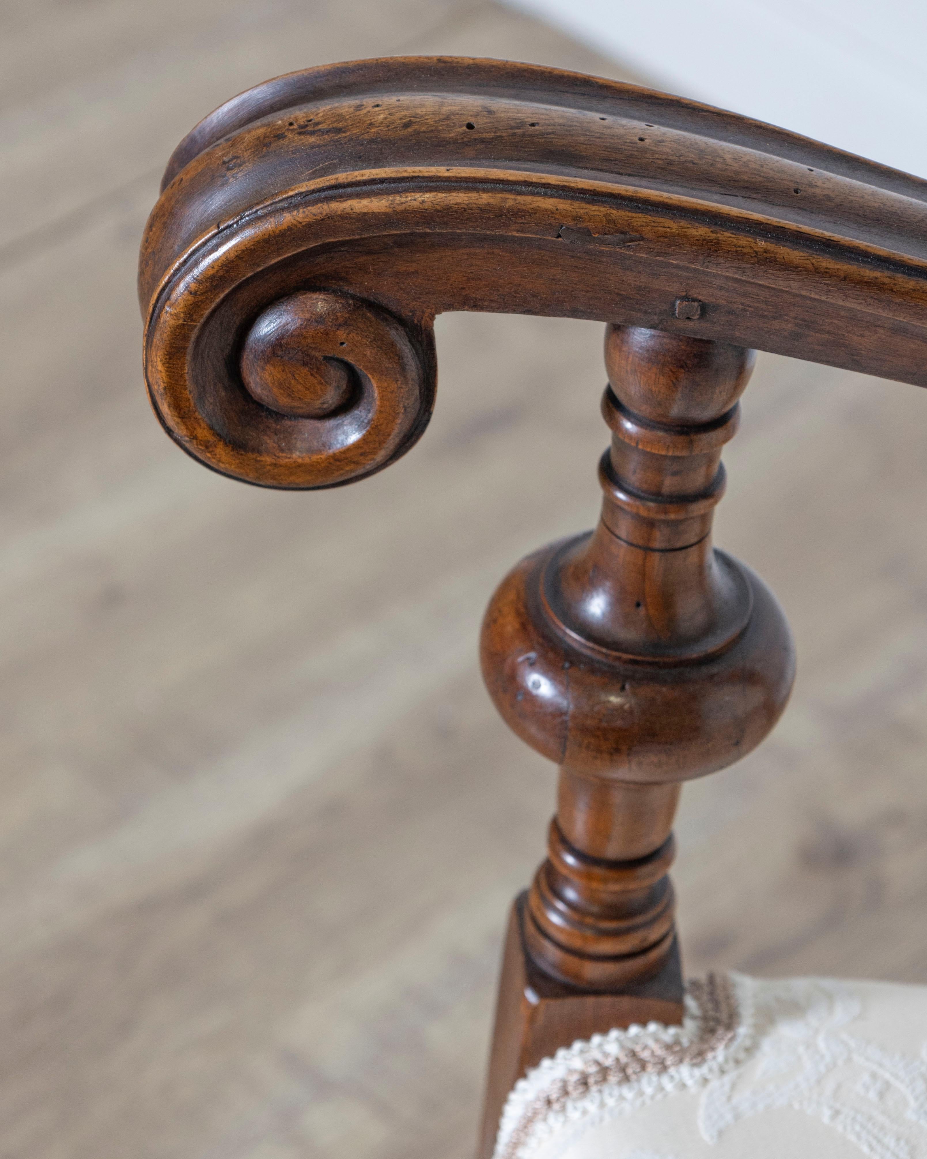 Sillón de nogal, Toscana, Siglo XVIII en venta 1