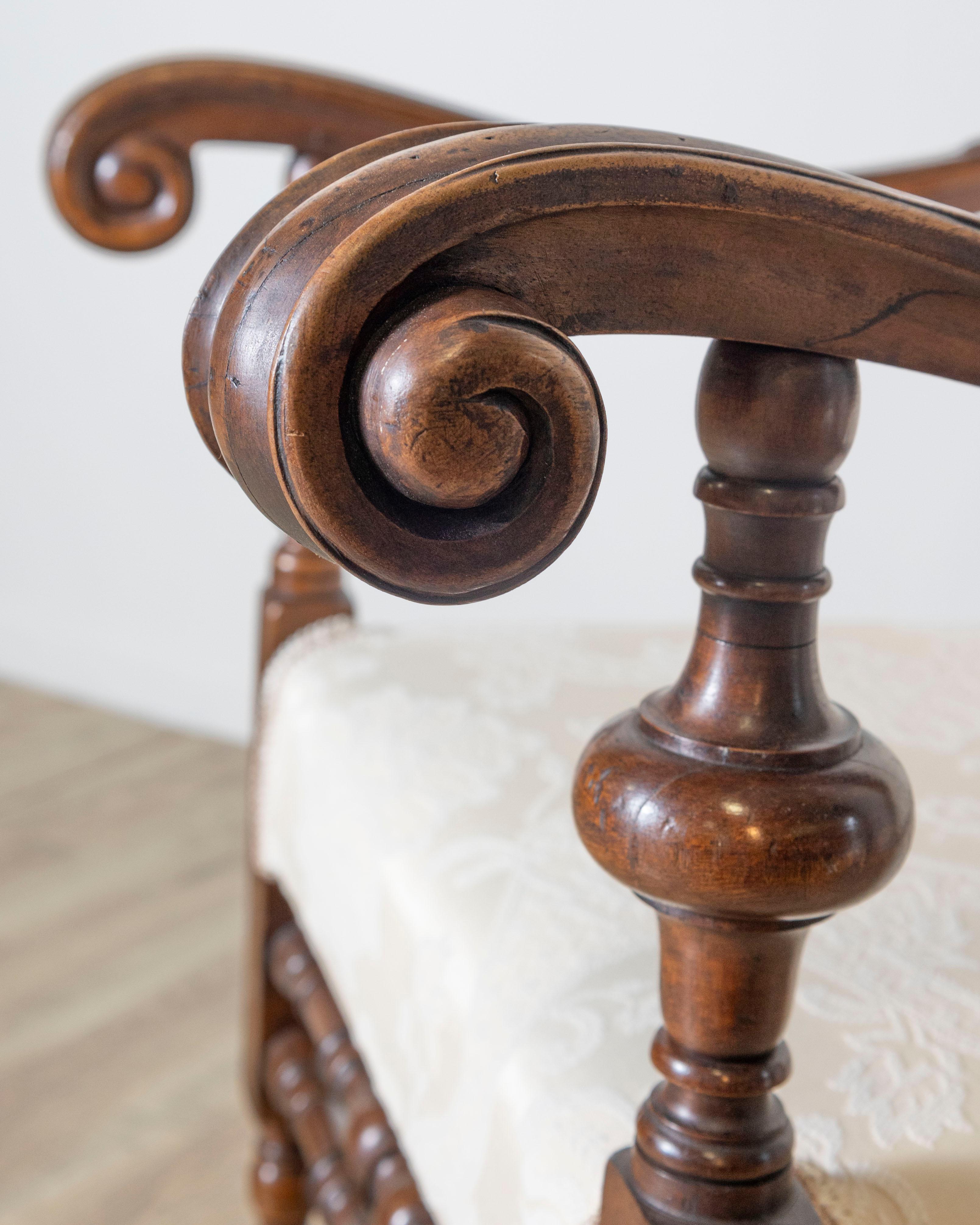 Sillón de nogal, Toscana, Siglo XVIII en venta 2