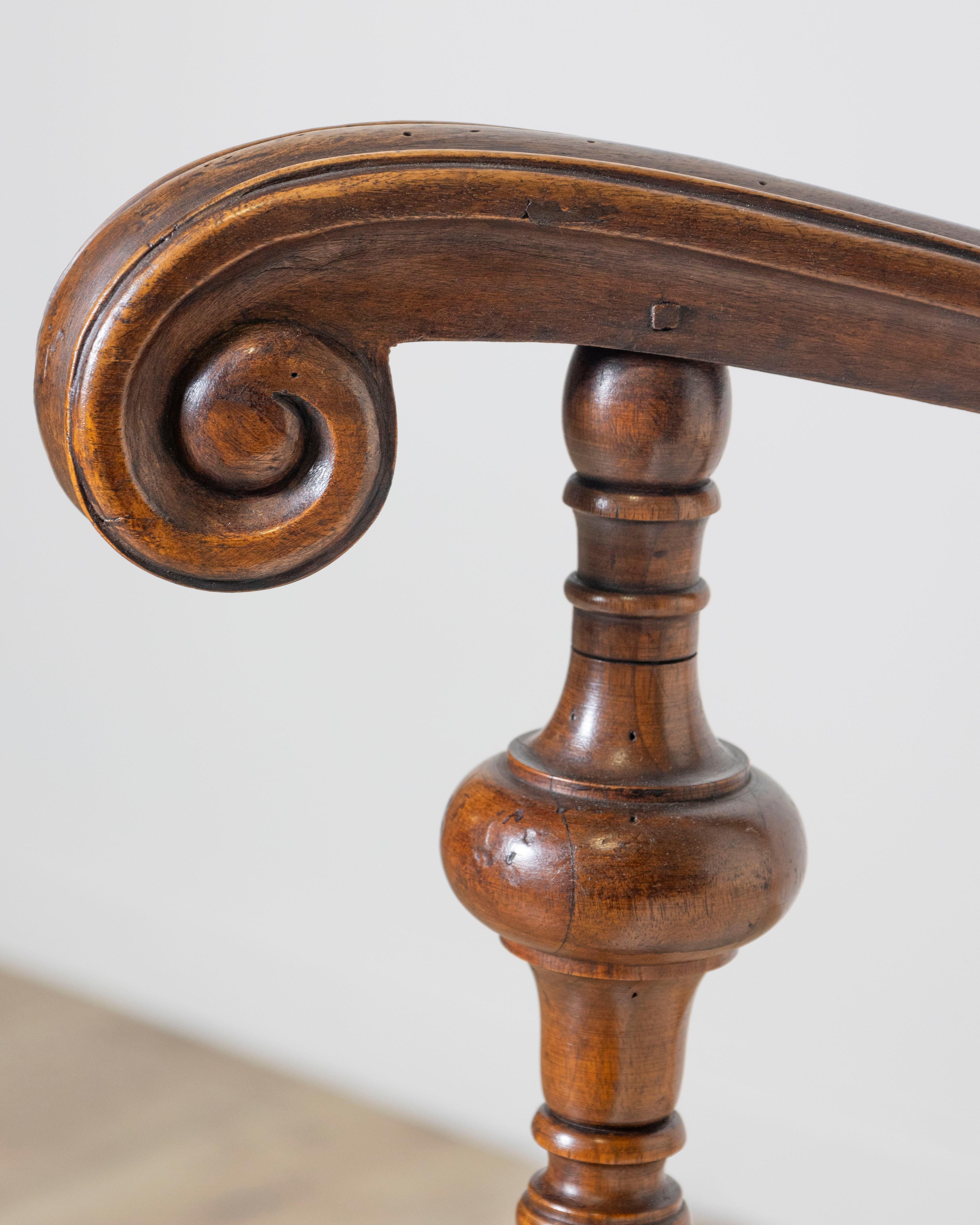 Sillón de nogal, Toscana, Siglo XVIII en venta 3