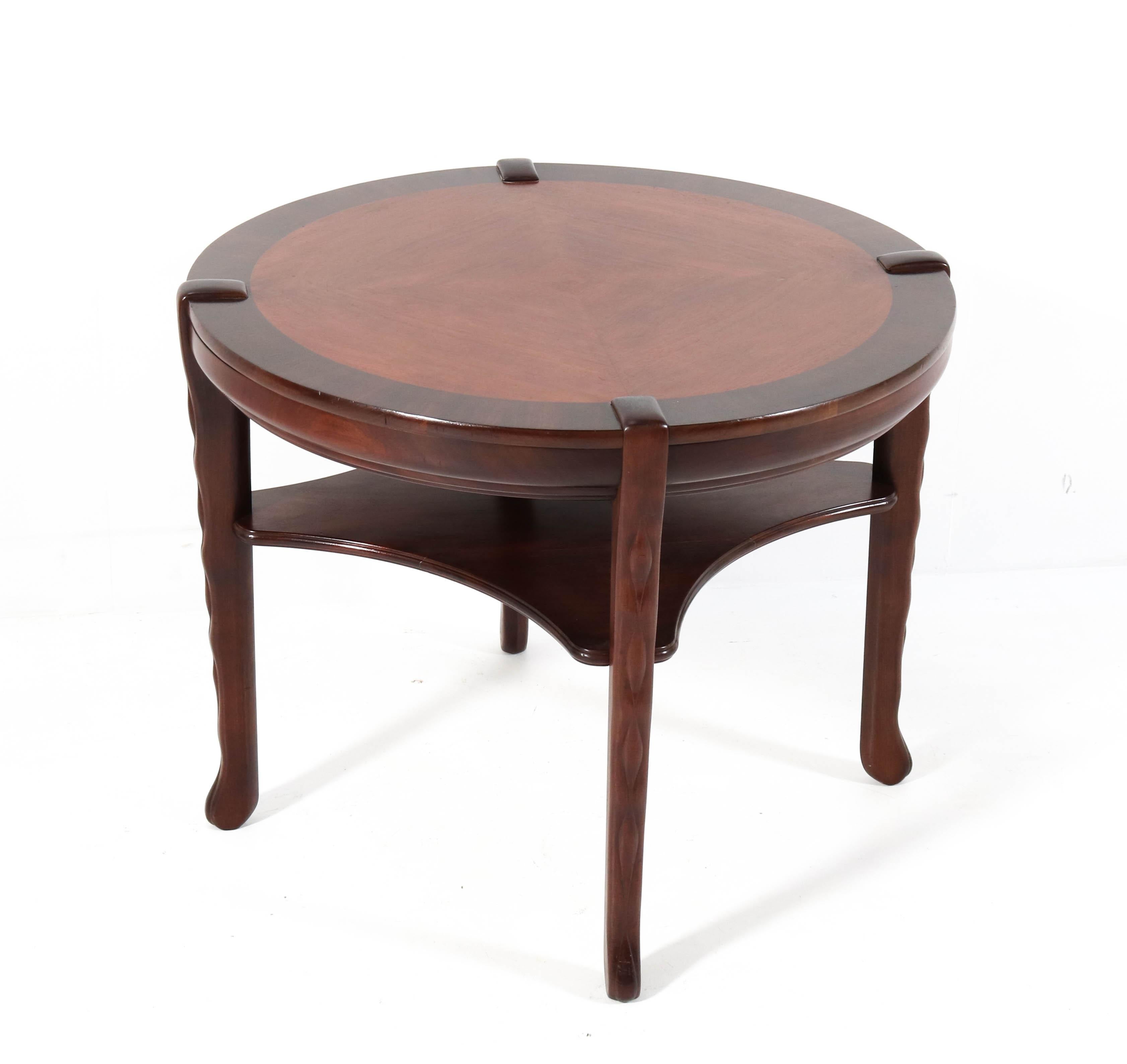 Stunning and rare Art Deco Amsterdamse School coffee table.
Design attributed to 't Woonhuys Amsterdam.
Striking Dutch design from the 1920s.
Solid walnut and walnut veneer with macassar veneer lining.
In good refinished condition with a