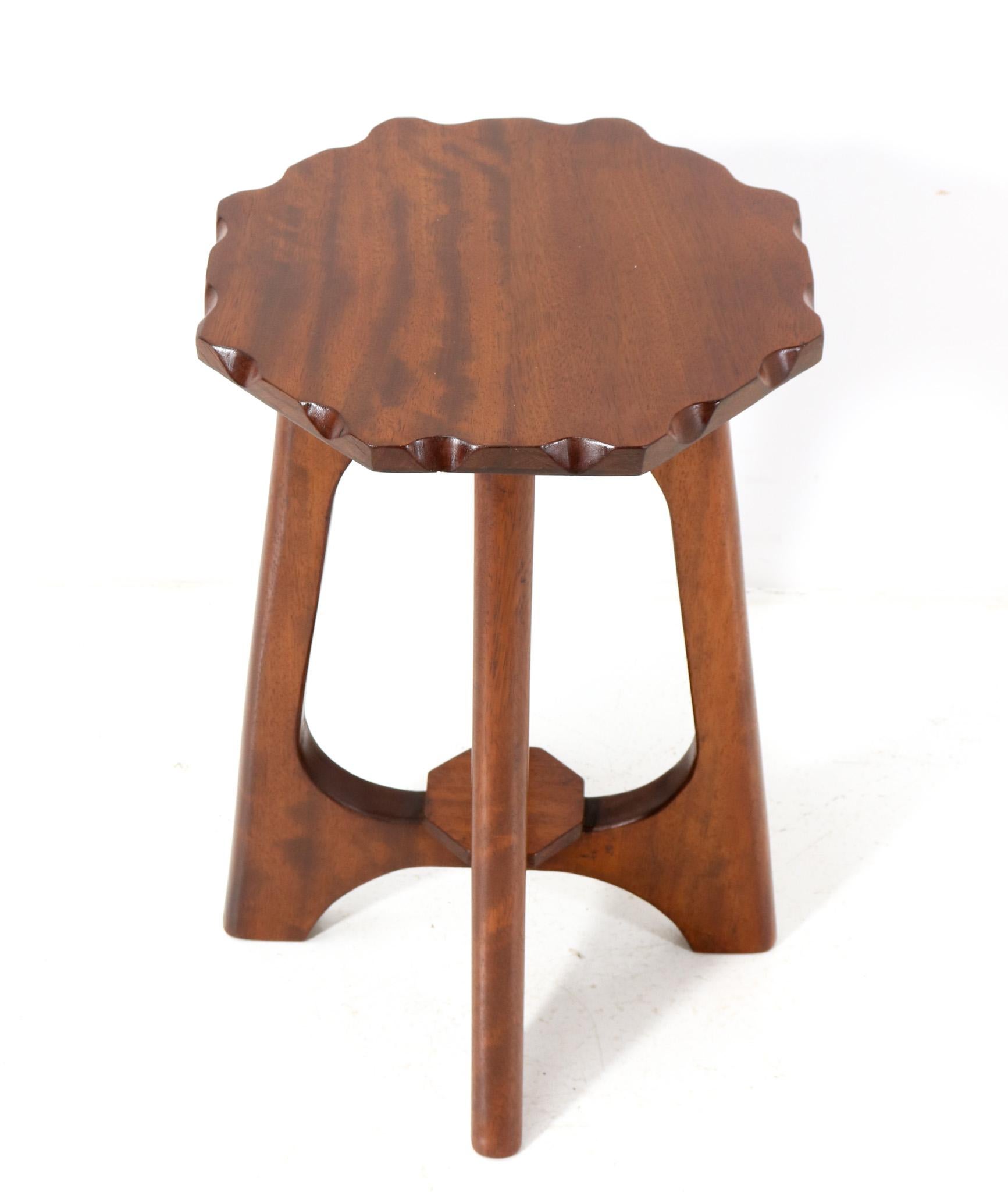 Magnificent and rare Art Deco Amsterdamse School side table.
Design by Louis Deen.
Striking Dutch design from the 1920s.
Solid walnut base with original solid walnut curved top.
This wonderful Art Deco Amsterdamse School side table by Louis Deen