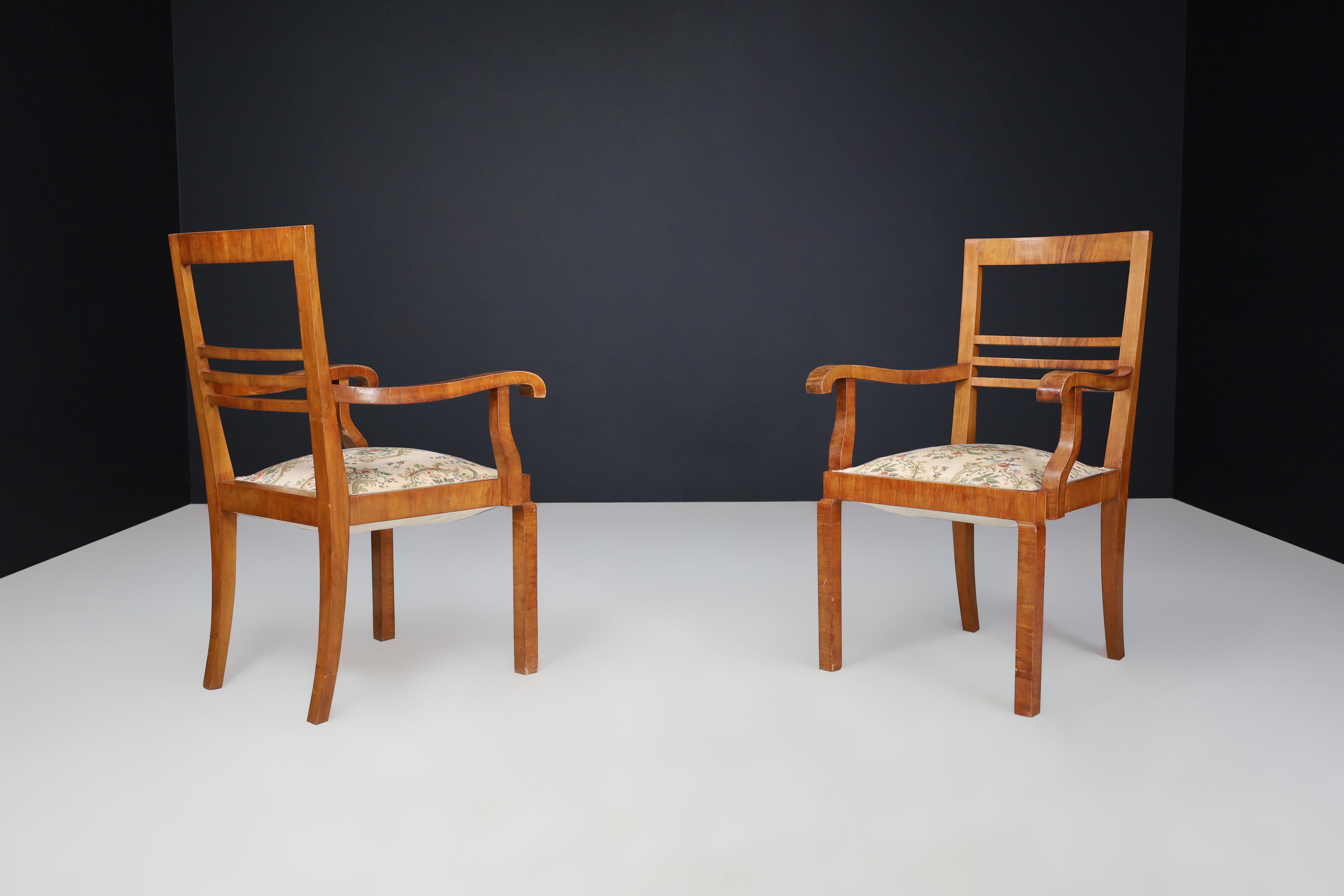 Ceco Poltrone Art Deco in noce con tappezzeria floreale originale, CZ 1930 in vendita